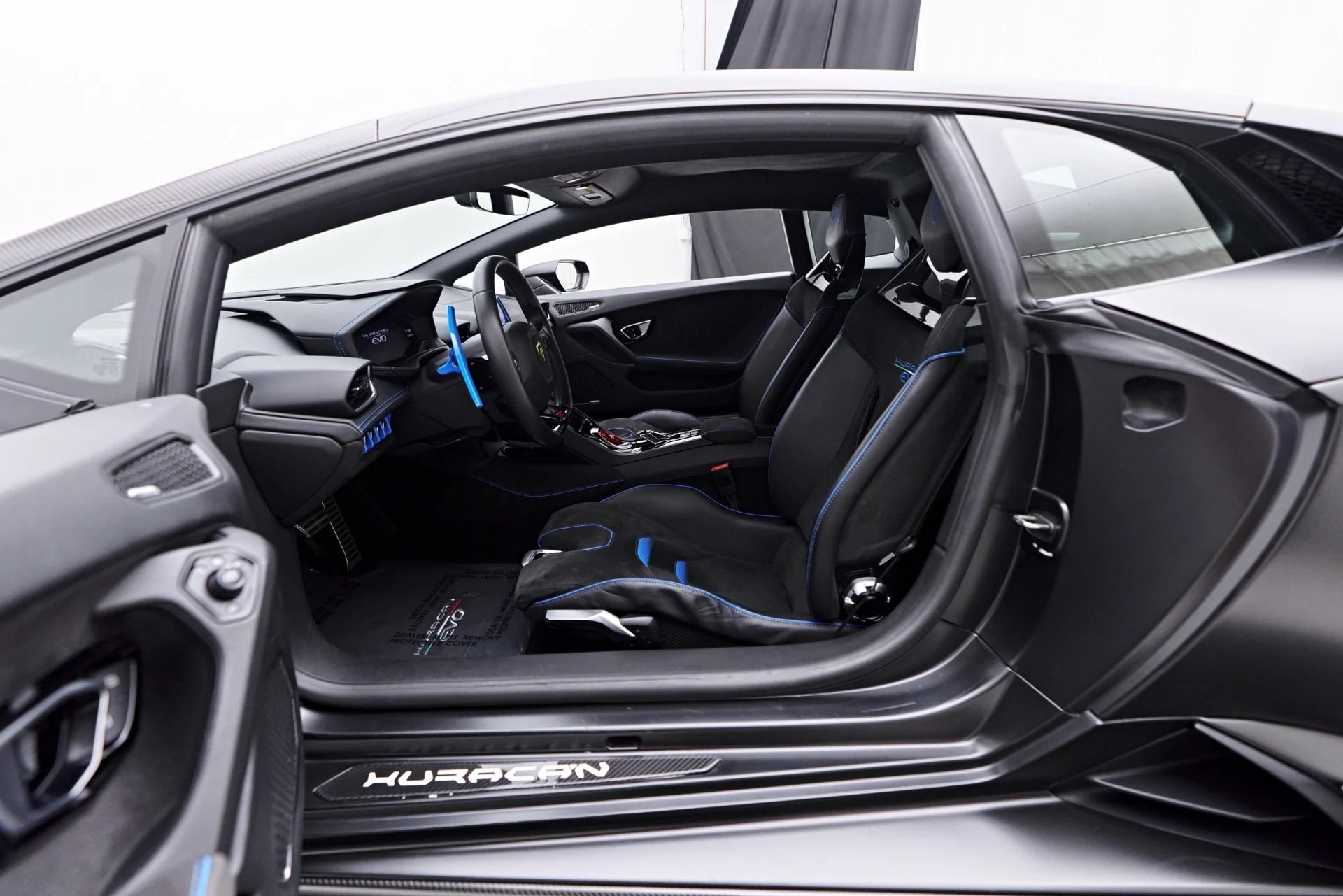 mph049_1319949360_Used_2021_Lamborghini_Huracan_EVO_Base_1758314687_6eae37459c