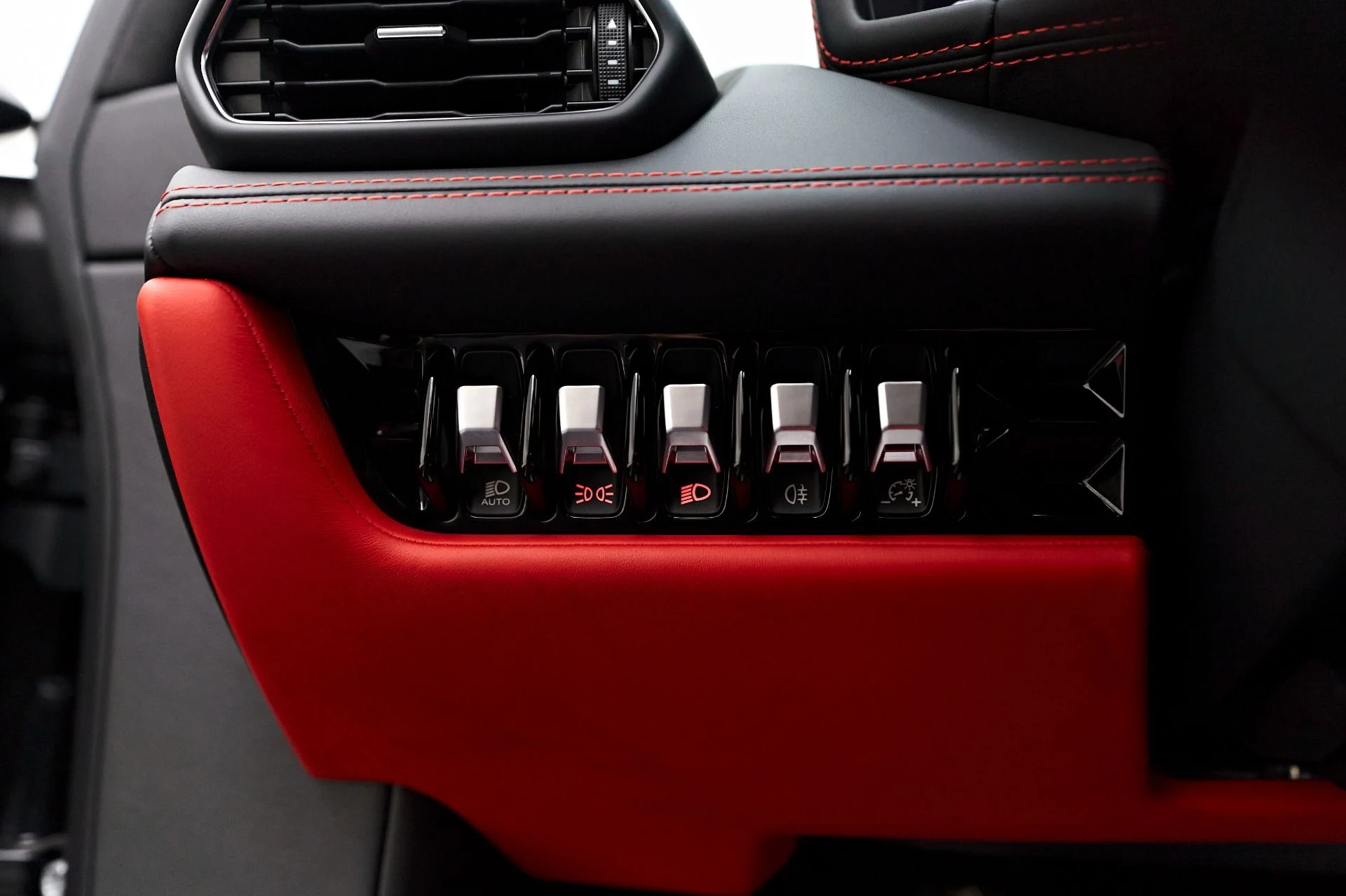 mph049_1339390360_Used_2021_Lamborghini_Huracan_EVO_Base_1729305631_06657b87e0