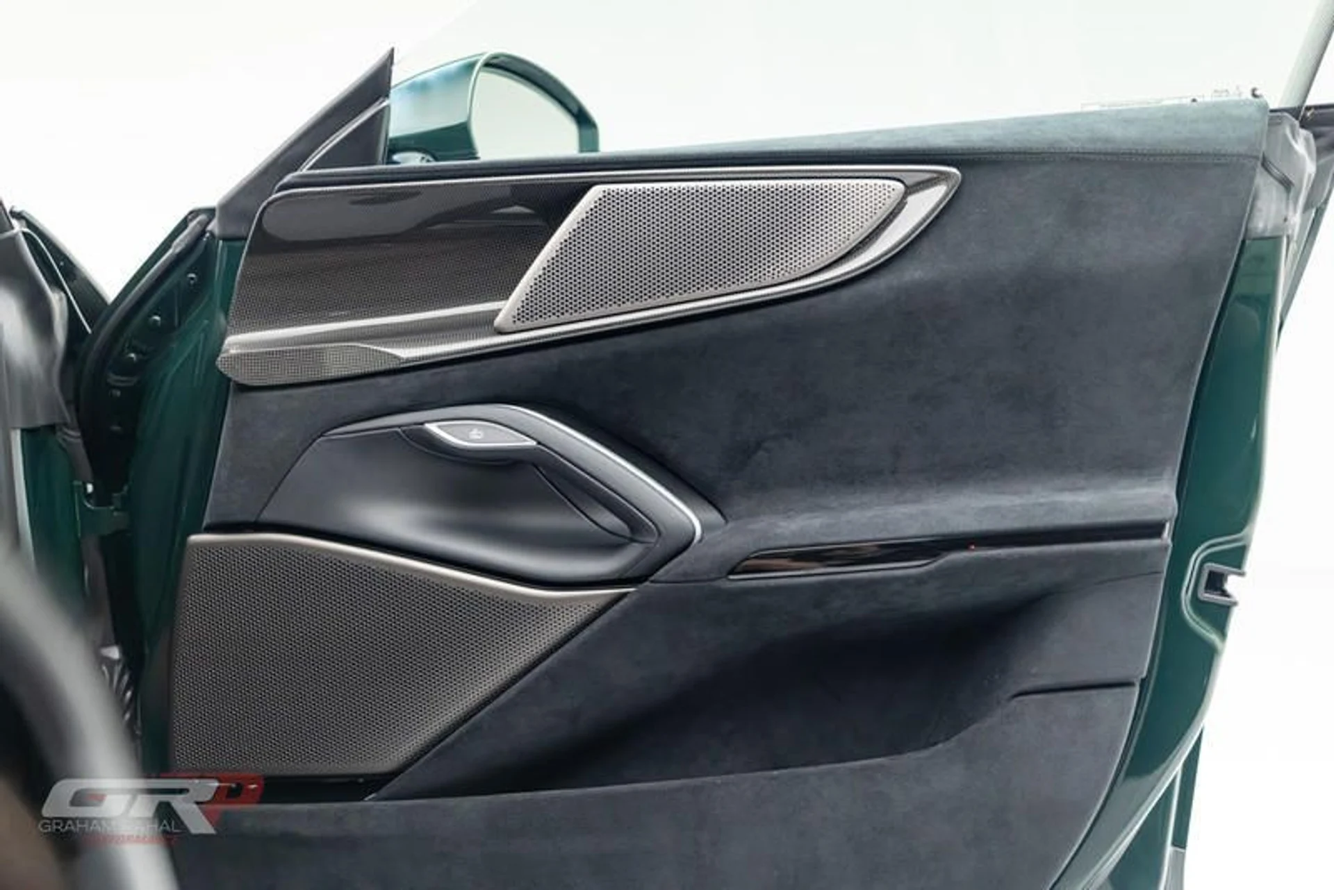 mph049_1363659239_FD_919_FE_5_BED_9_4991_A092_336_B27_C6_D0_EB_214e93228c