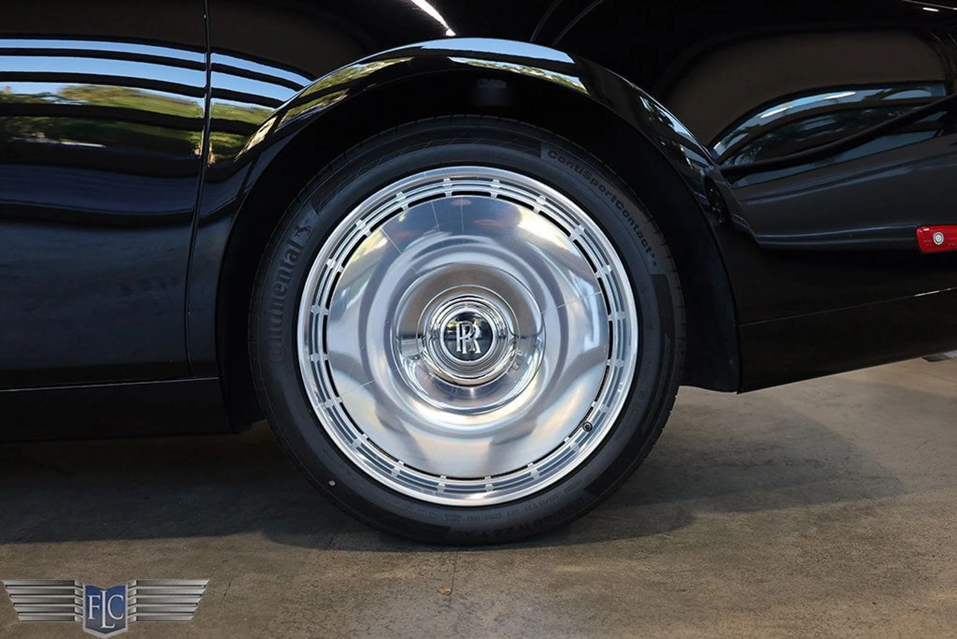 mph049_1408730115_used_2022_rolls_royce_phantom_sedan_9689_23002313_50_1024_db43a5dedc