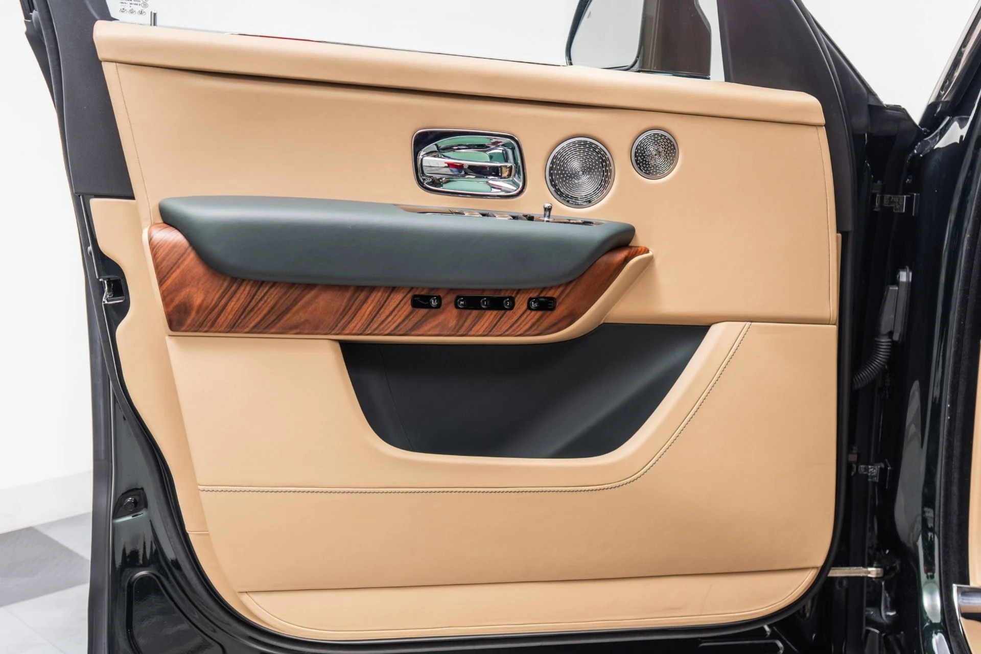 mph049_141520968_Used_2025_Rolls_Royce_Cullinan_1773778505_81791f2d39