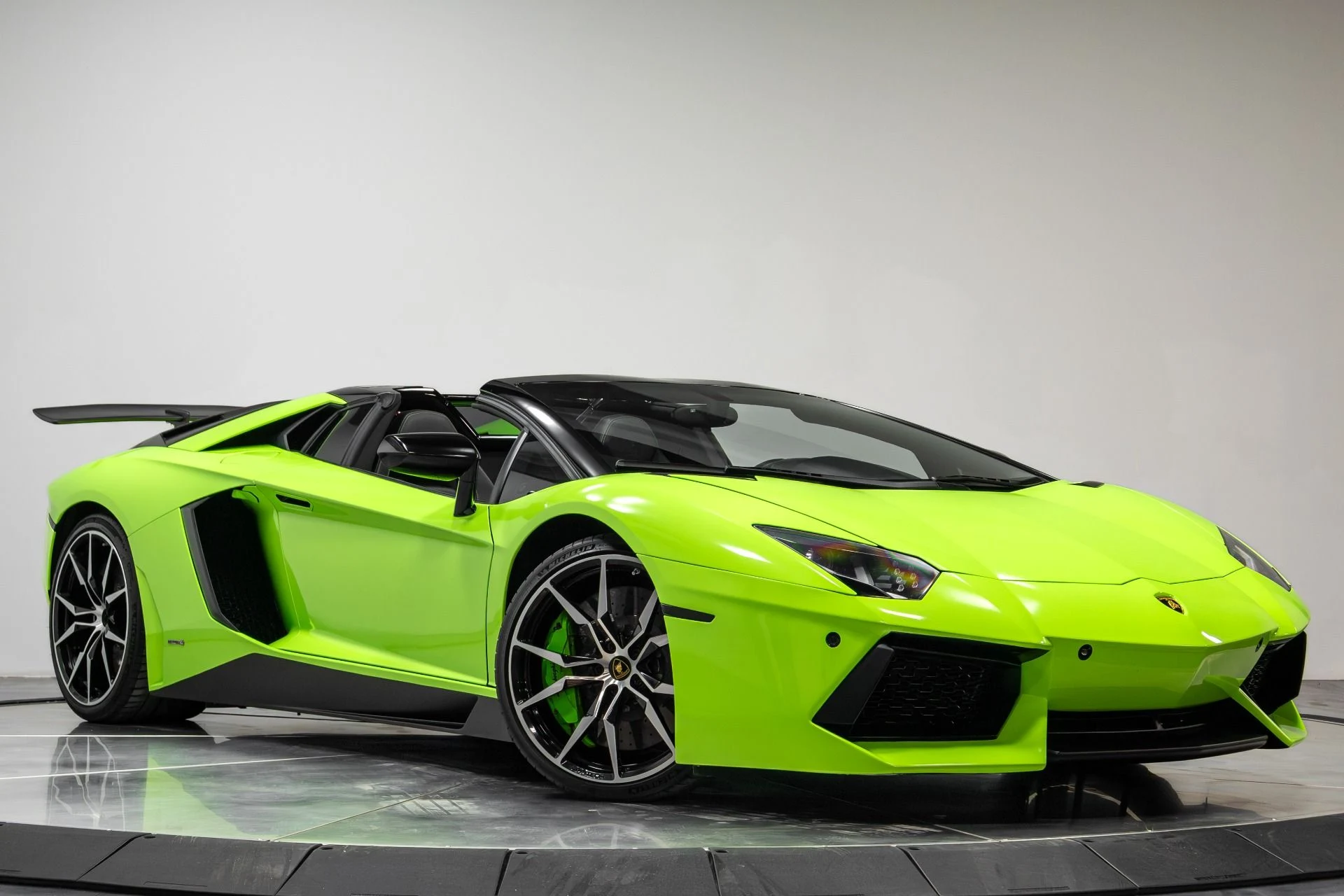 mph049_1417006339_Used_2015_Lamborghini_Aventador_1764723845_ee9cc4c9f7