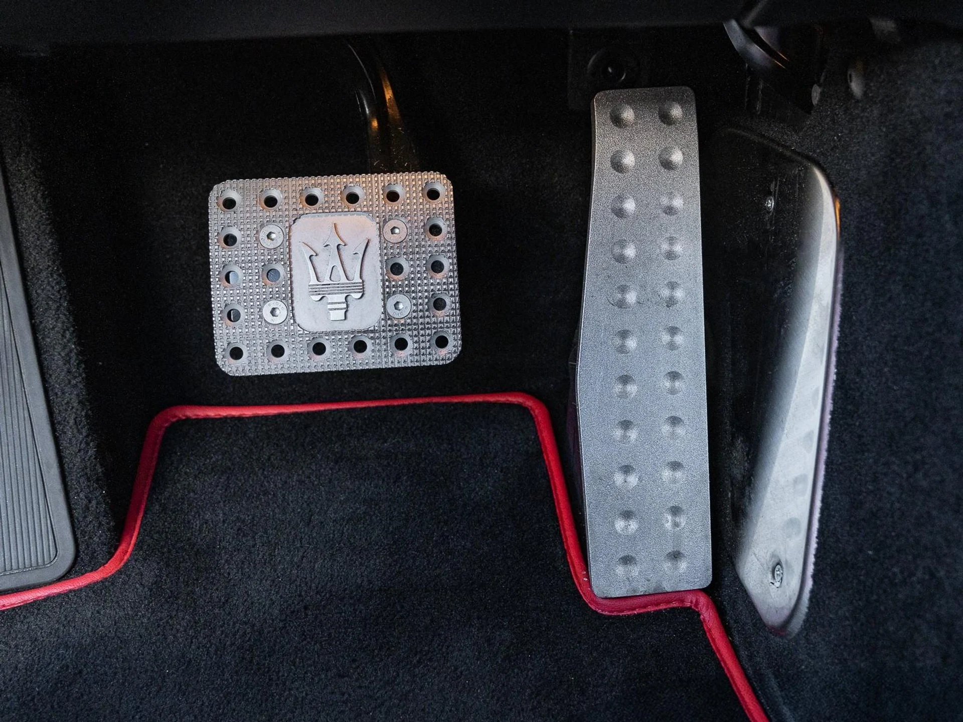 mph049_1463095697_Used_2017_Maserati_Gran_Turismo_Sport_1759184230_b48e7929de
