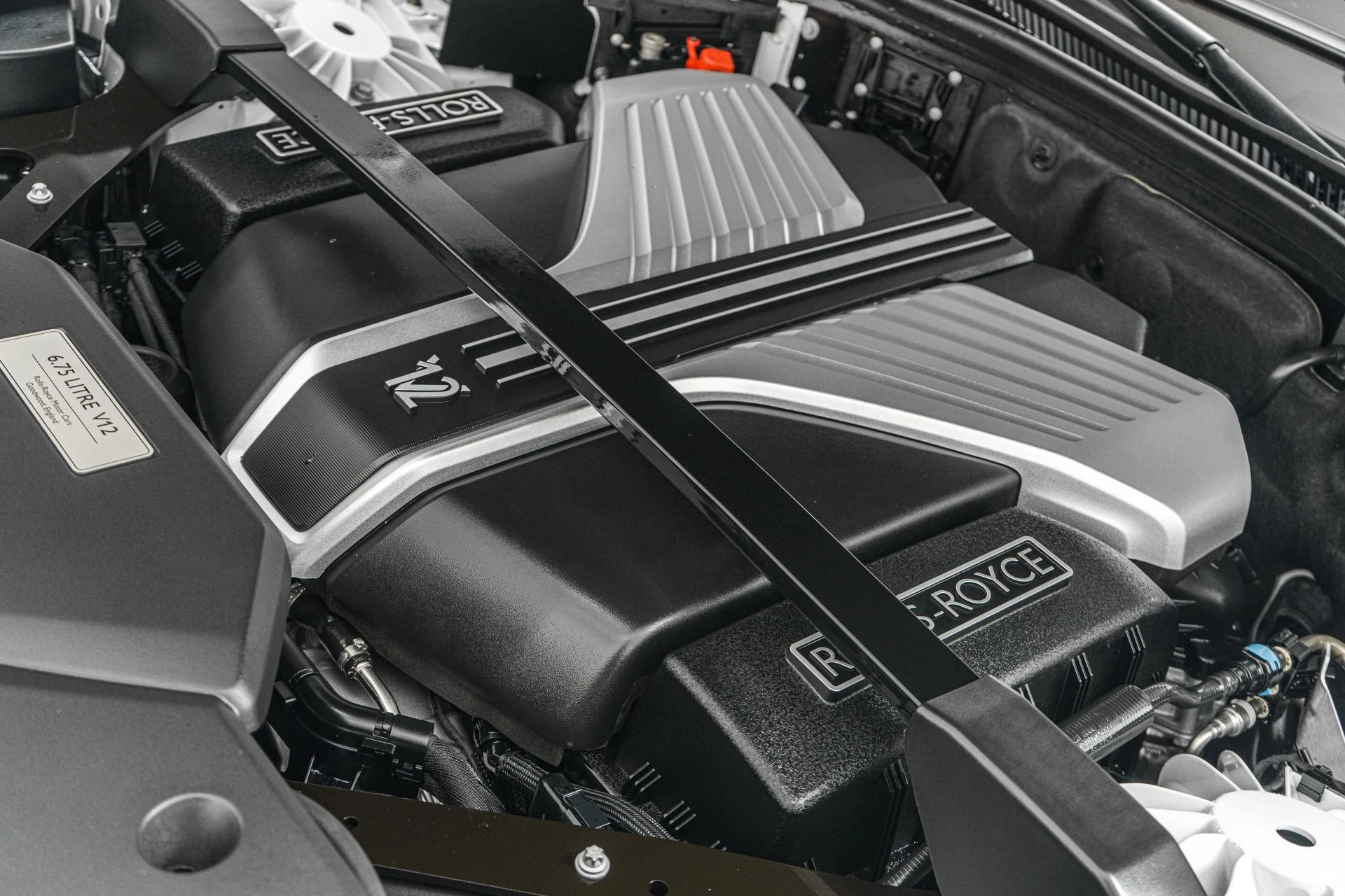 mph049_1465580868_Used_2023_Rolls_Royce_Phantom_Shooting_Star_Headliner_Very_Low_Miles_1768421489_435b9c3ab4