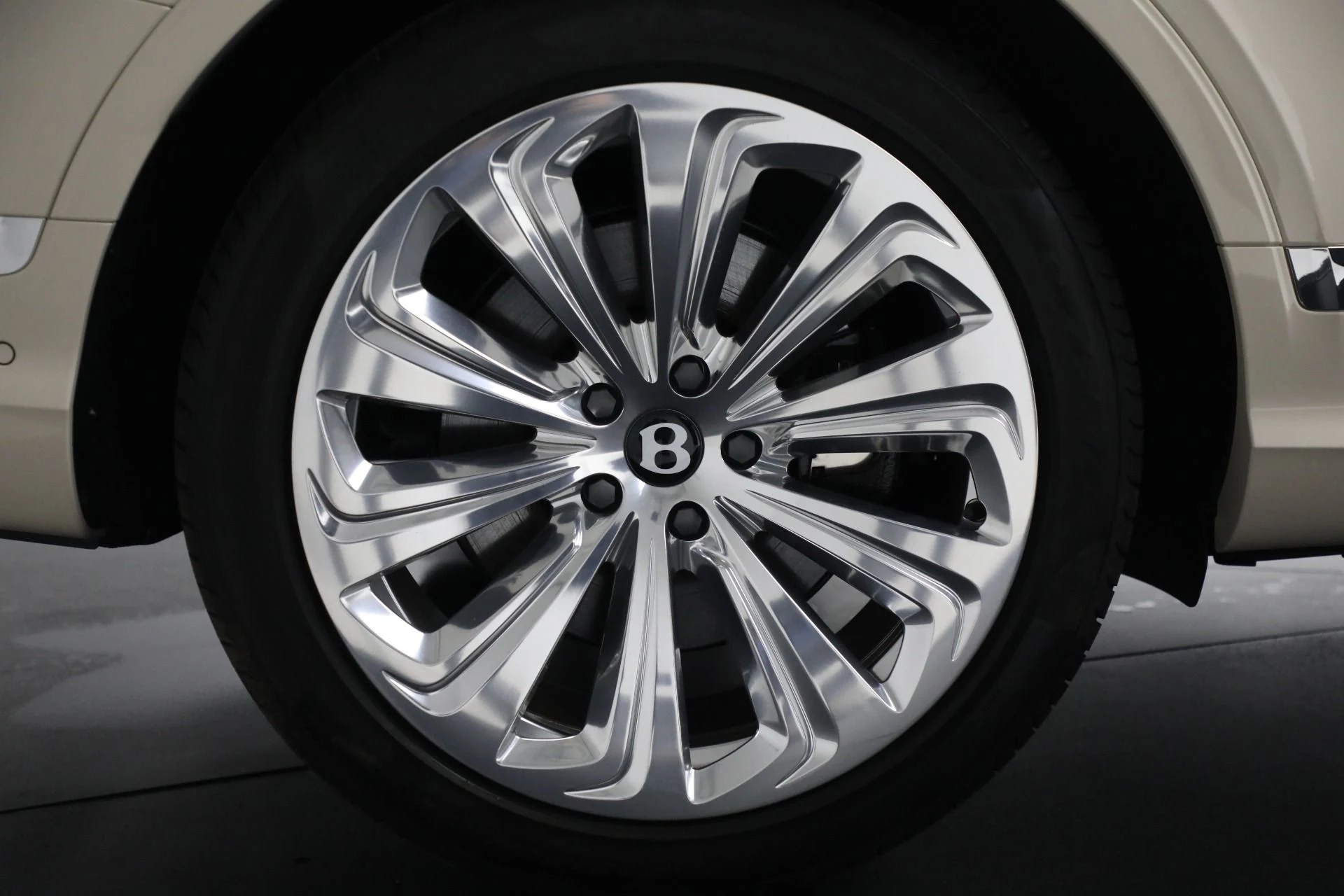 mph049_1469550569_New_2025_Bentley_Bentayga_Azure_V8_8656d502fd