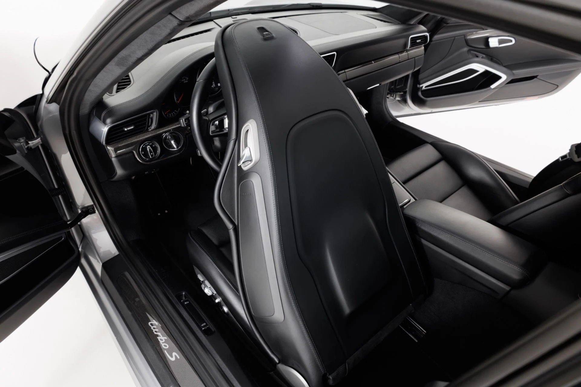 mph049_1493013370_Used_2017_Porsche_911_Turbo_S_1782938078_e0287432db