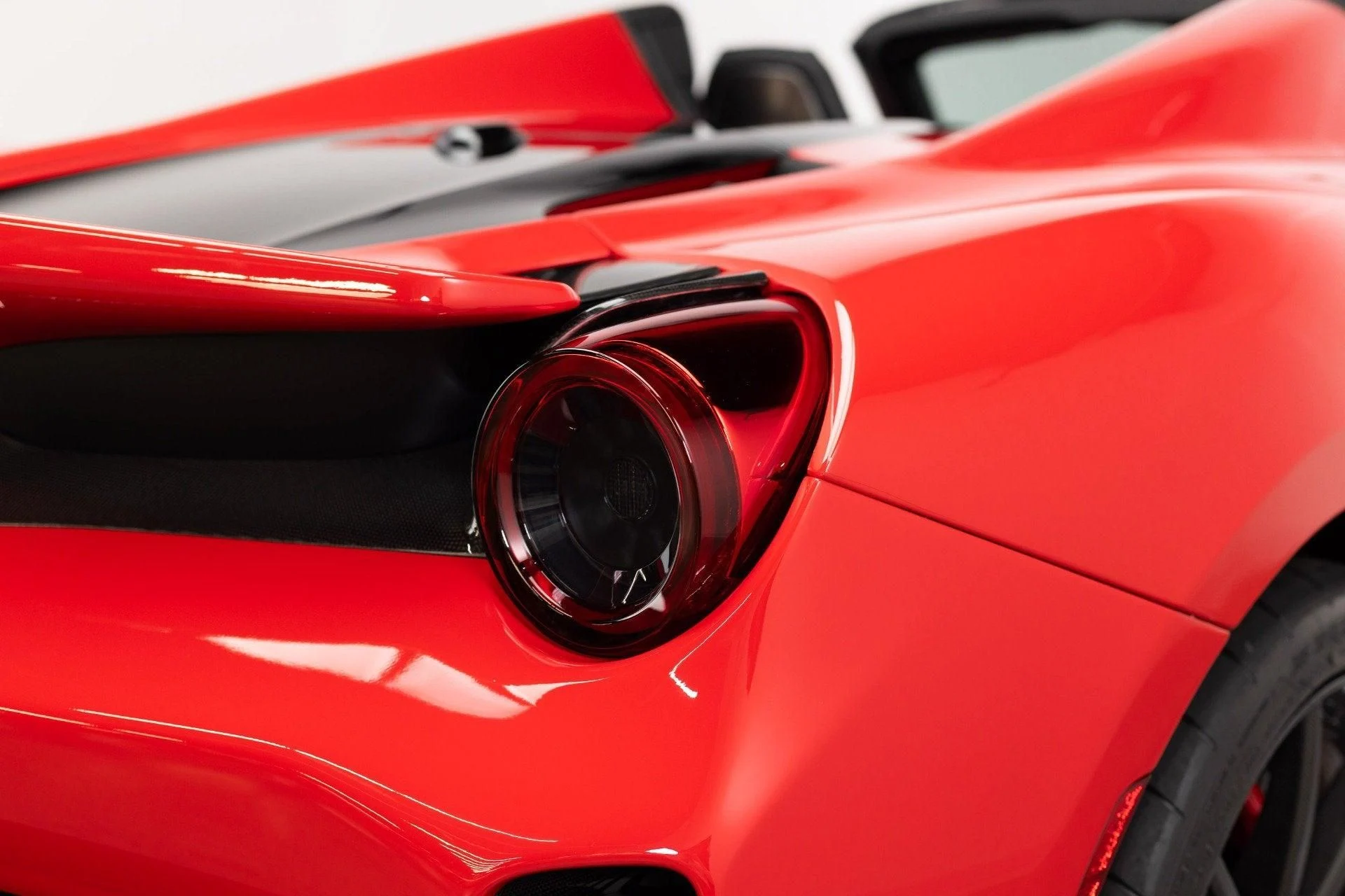 mph049_1508286452_Used_2020_Ferrari_488_Pista_Spider_1782826896_15e70829ed