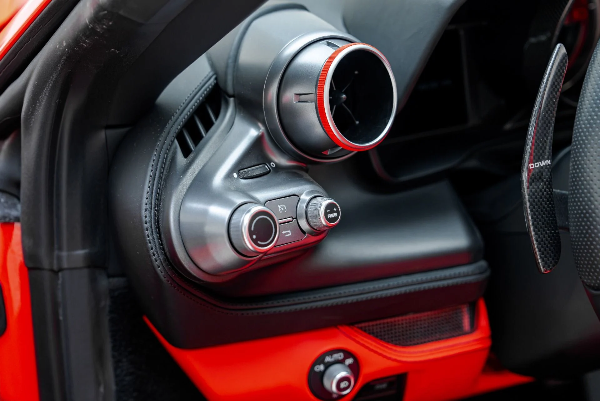 mph049_1515326872_Used_2022_Ferrari_F8_Spider_1788281693_edbdd8df9f
