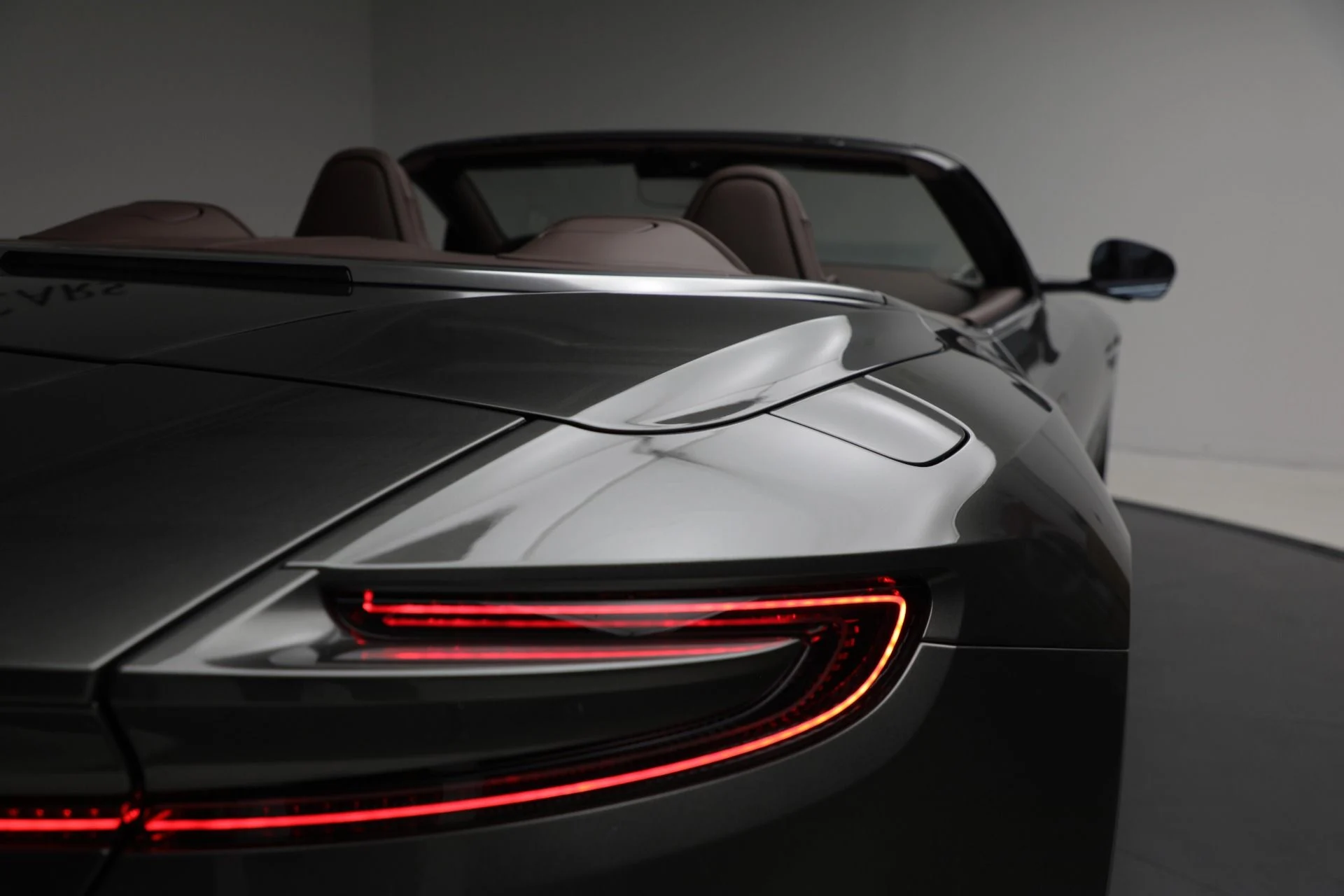 mph049_152479776_New_2026_Aston_Martin_DB_12_Volante_a30449d4ab