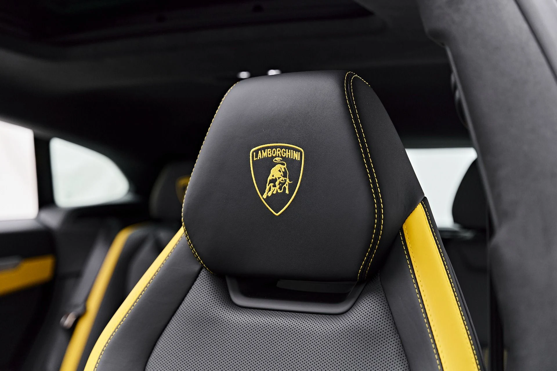 mph049_1532026023_Used_2025_Lamborghini_Urus_SE_1788049927_8433476695