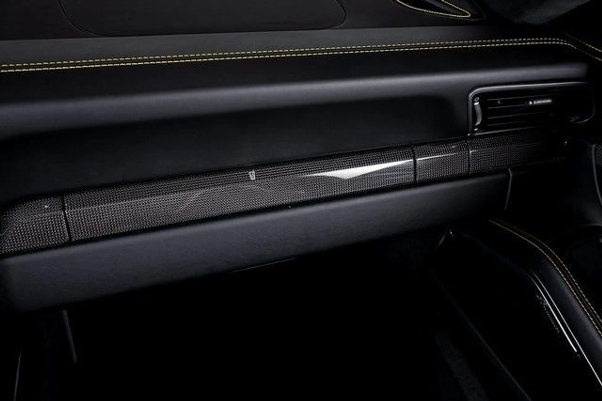 mph049_1538796136_e8ae28a35687744c1aa7d09a8aed4d64x_7477a5bc88