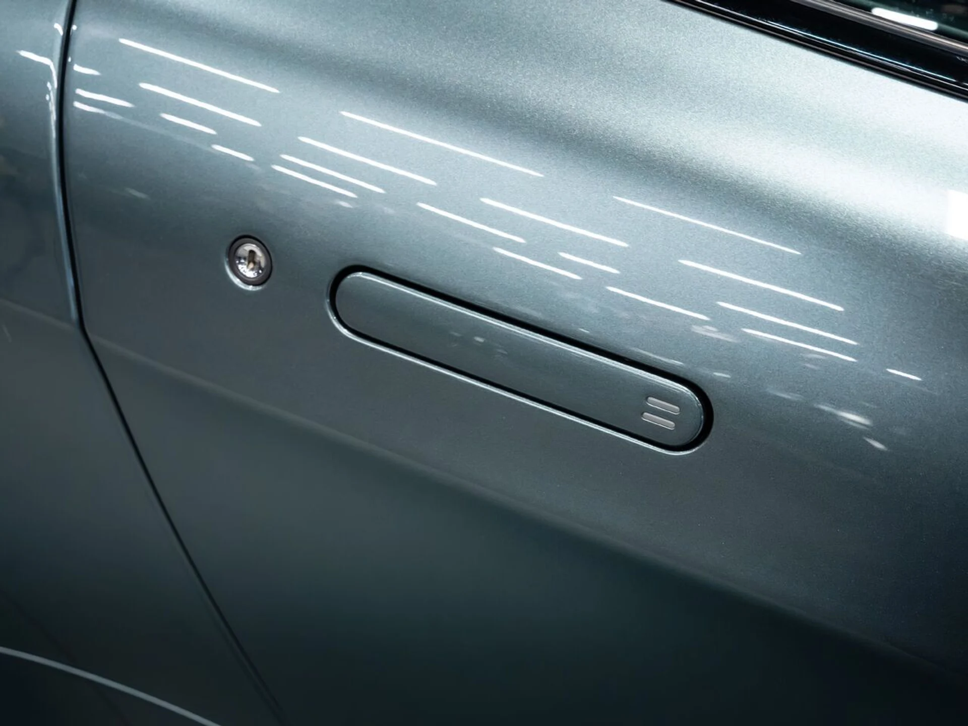 mph049_1542899999_aston_martin_v8_vantage_2015_a86dcb8c50