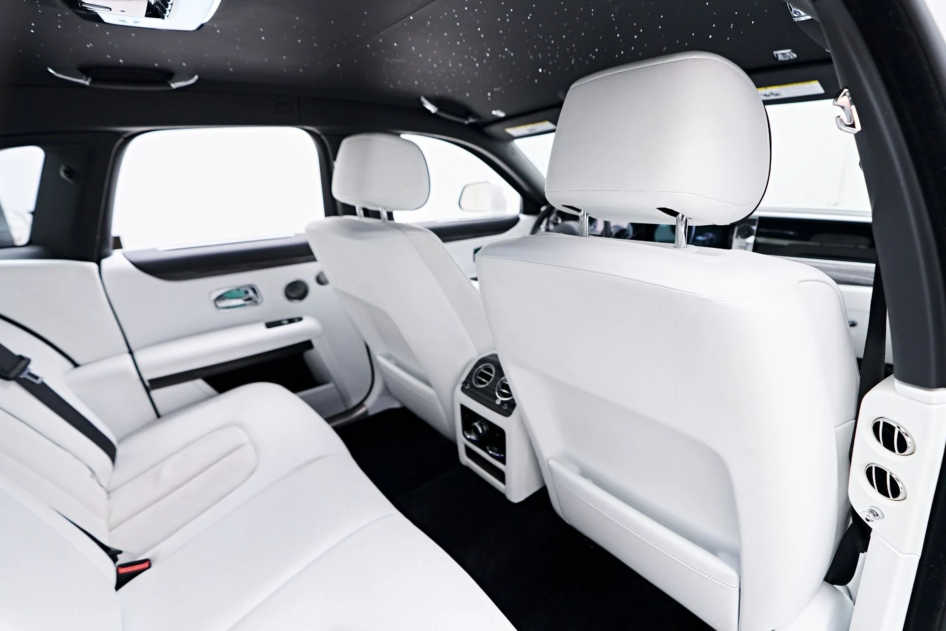 mph049_1549418410_Used_2021_Rolls_Royce_Ghost_Base_1754512470_c9b081b11d