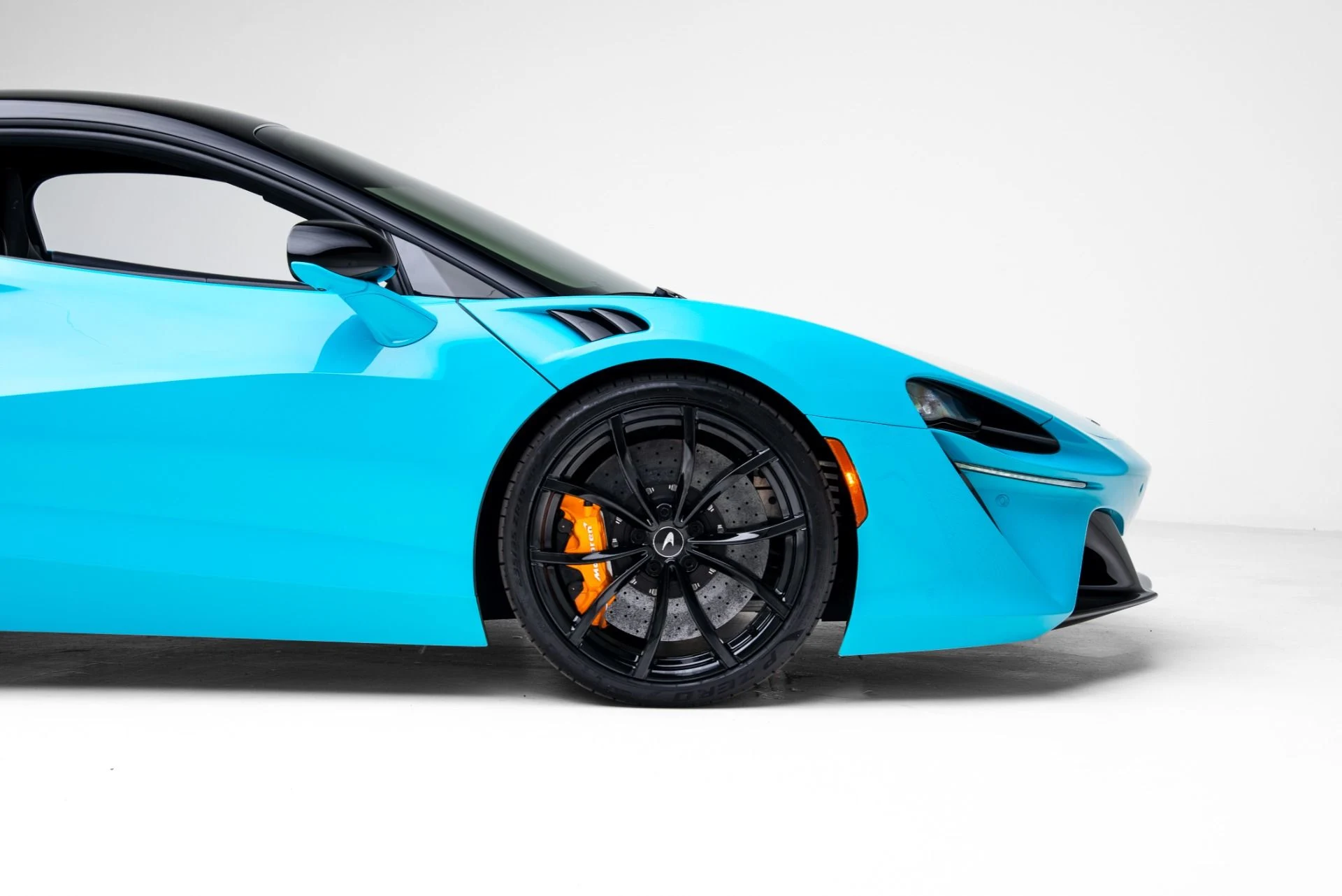 mph049_1550643326_Used_2023_Mc_Laren_Artura_1770682323_da068bd8c9