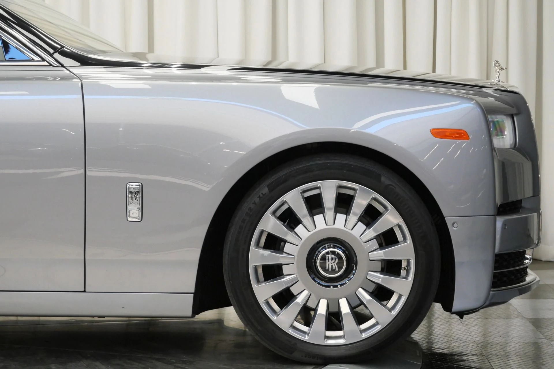 mph049_1551439932_Used_2020_Rolls_Royce_Phantom_1760120905_49d188f848