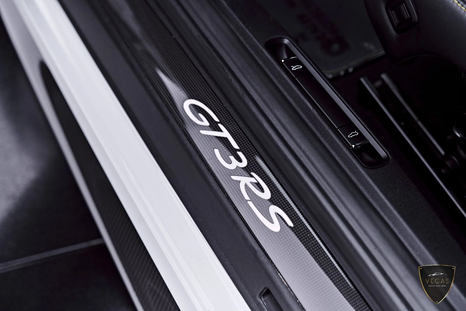 mph049_1553104002_Used_2019_Porsche_911_GT_3_RS_1783382354_a5a6dbc81c