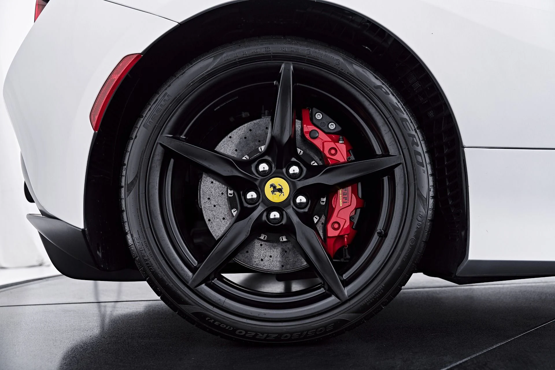 mph049_1563767142_Used_2022_Ferrari_F8_Spider_Base_1785538836_018d9ea4d2