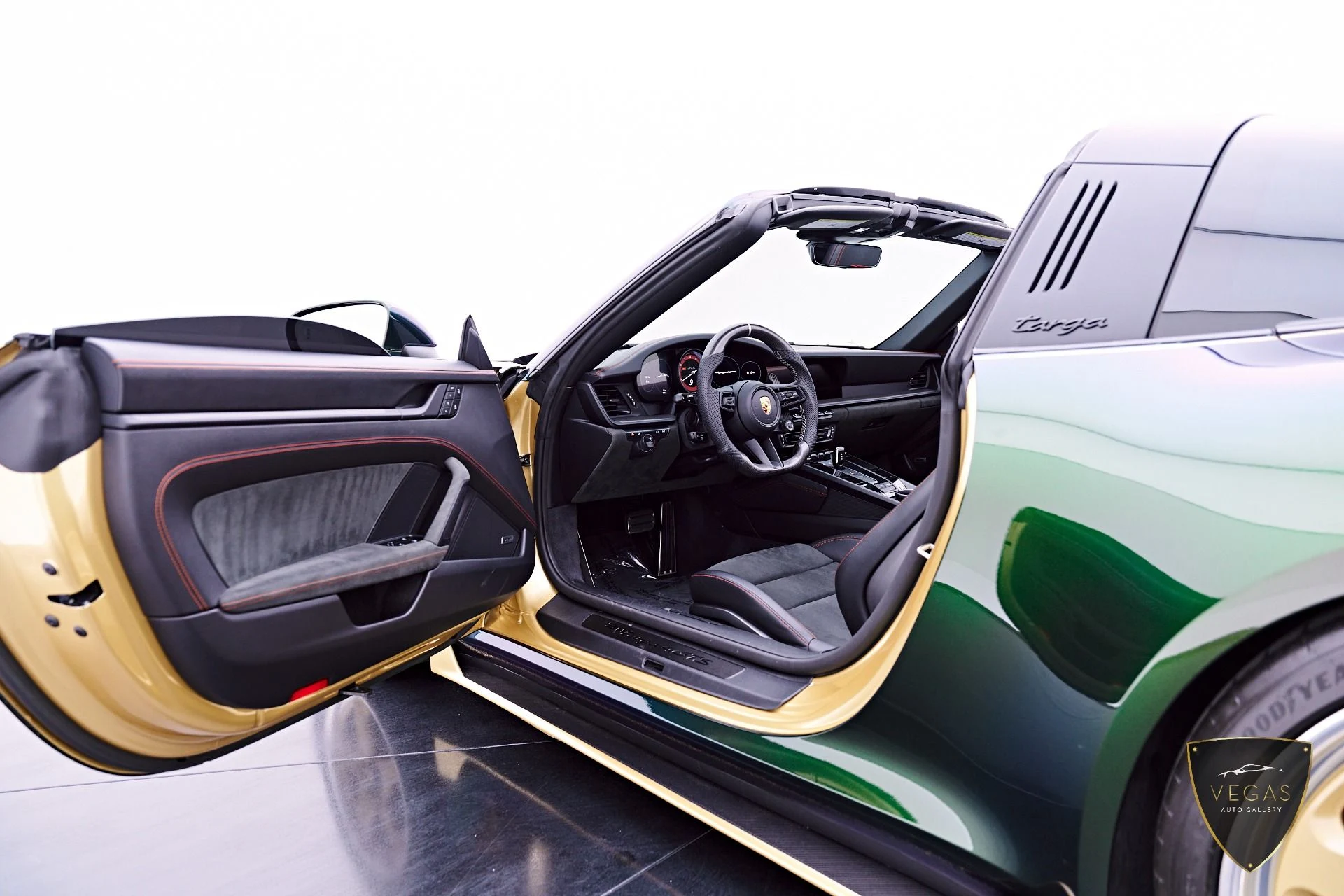 mph049_1563767700_Used_2023_Porsche_911_Targa_4_GTS_1782343415_f4577519aa