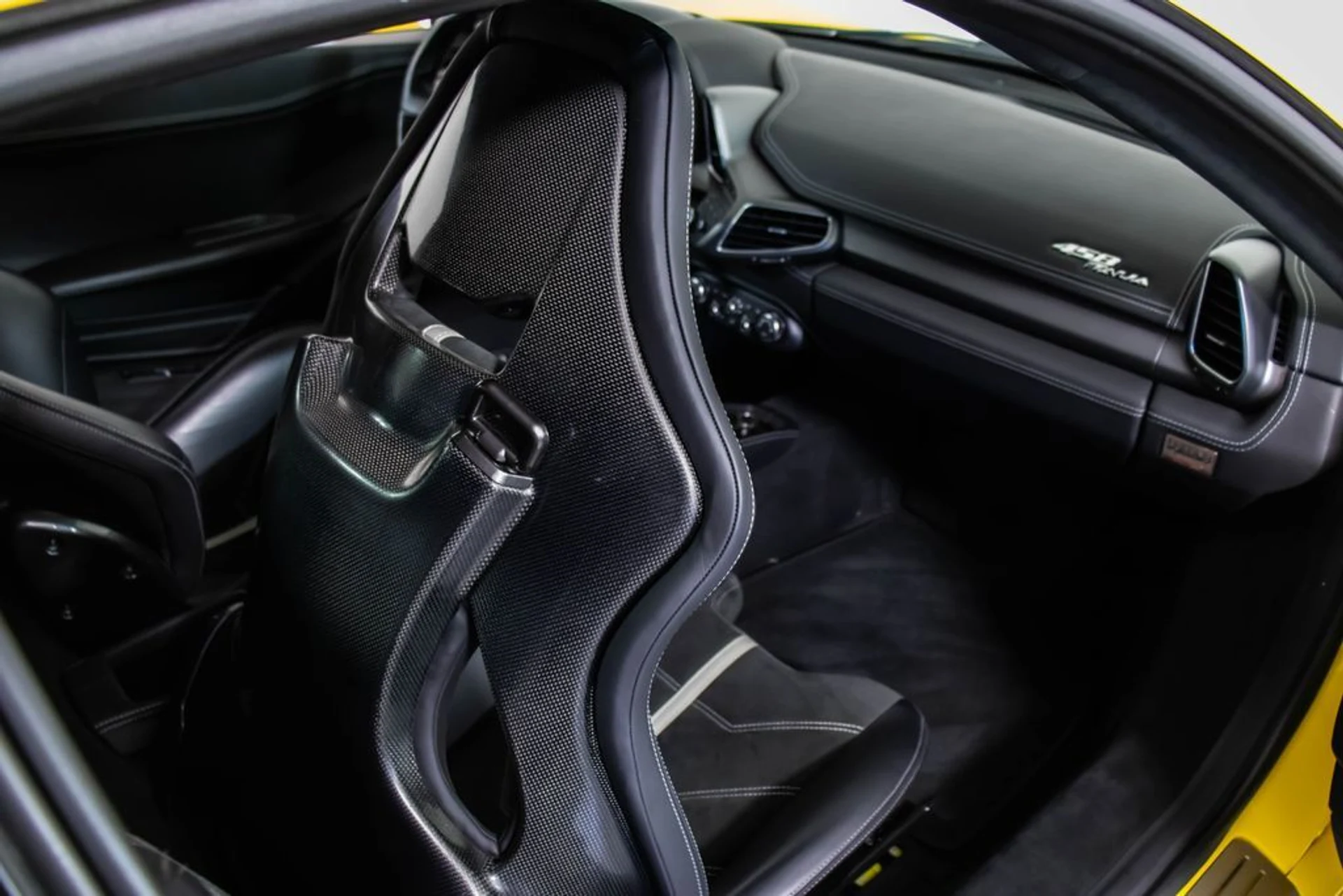 mph049_160785333_a60a0807d9088aa2e5aaa3133f32ebadx_fff0a8c1b6