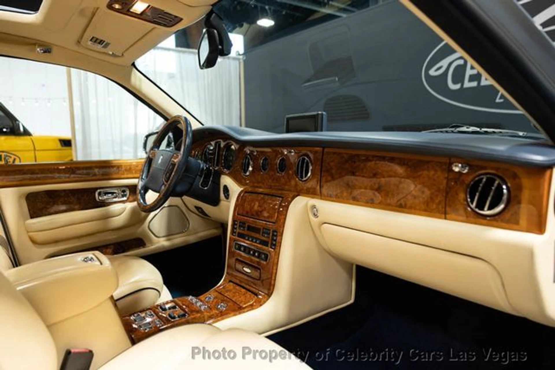 mph049_1622243281_used_2002_rolls_royce_silver_seraph_lastofline1of120forus170totalworldwide_9707_23079302_54_640_ceac20af30