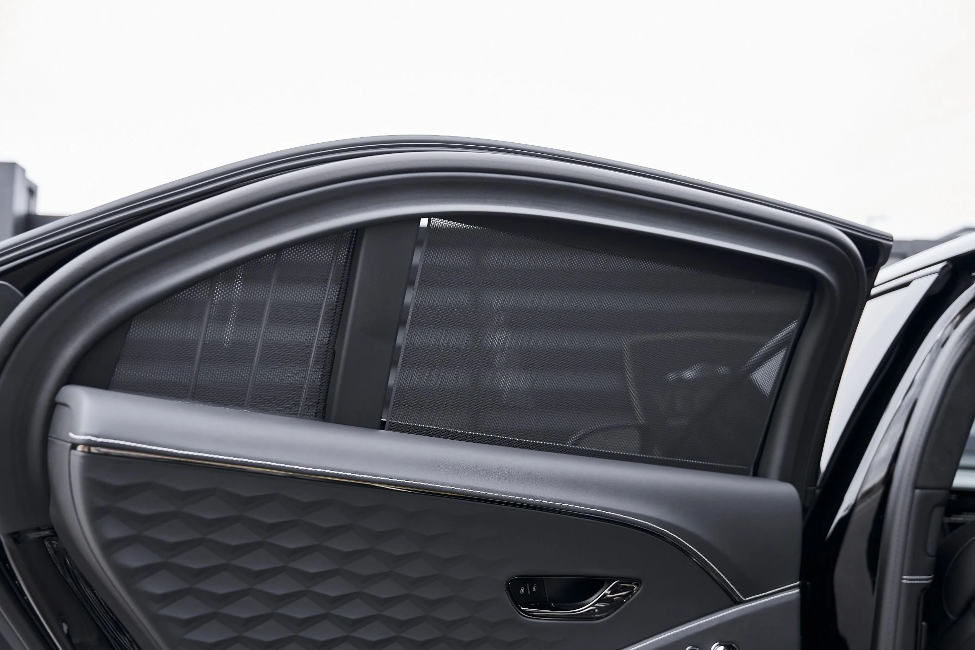 mph049_1626767455_Used_2025_Bentley_Flying_Spur_Speed_1769137105_cb4d0b2c37