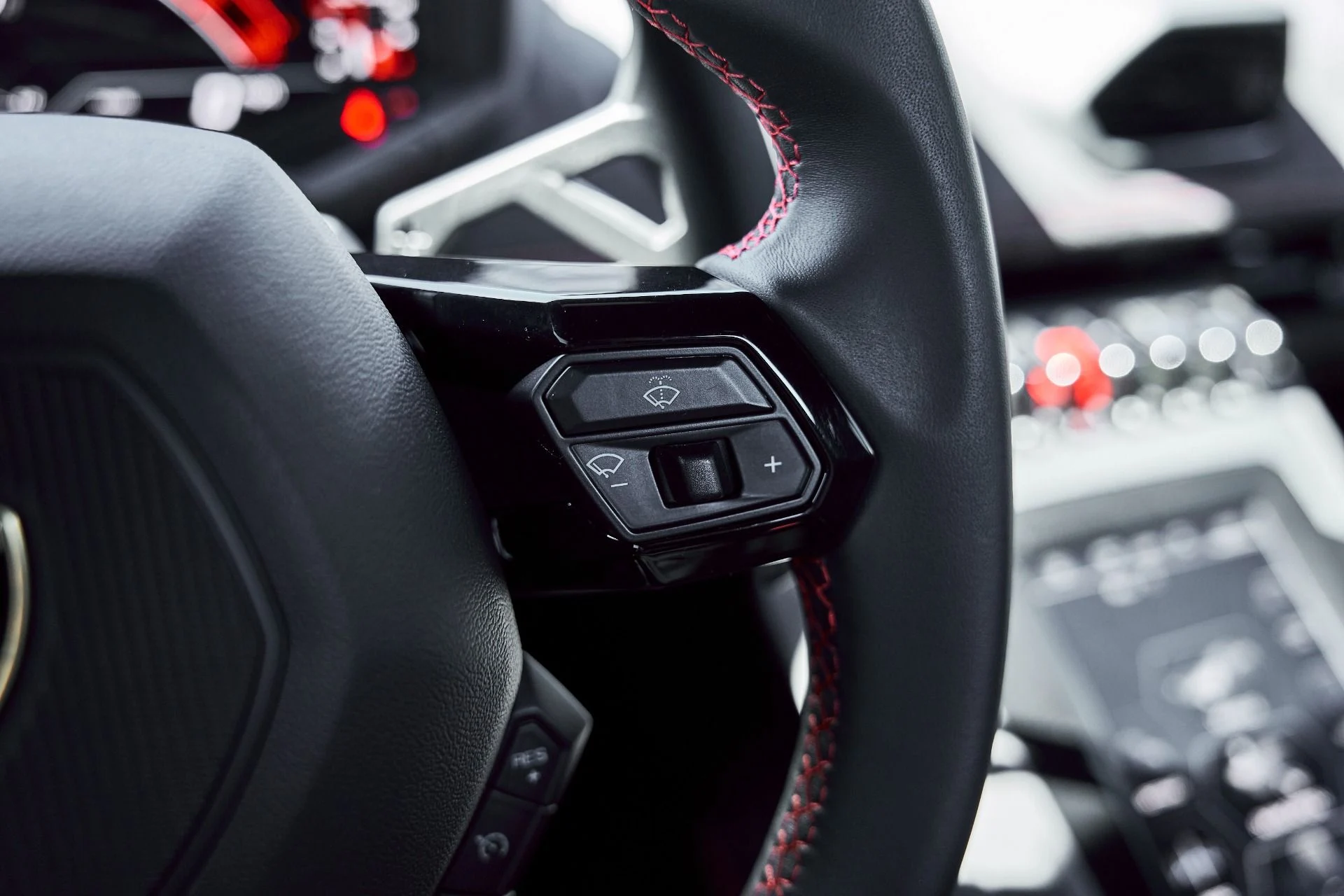 mph049_1639453583_Used_2023_Lamborghini_Huracan_Tecnica_Base_1777013755_abcd036224