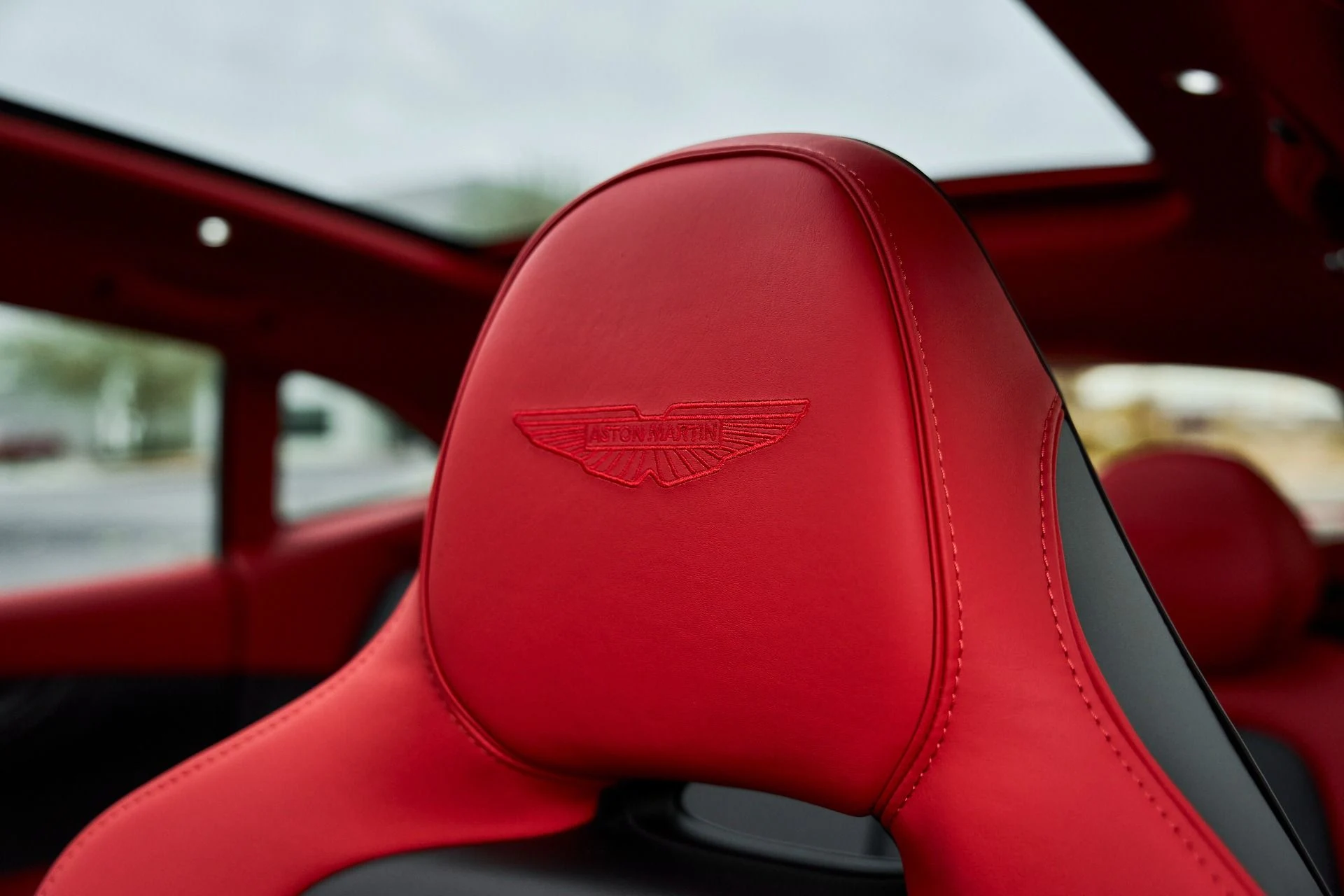 mph049_1664381196_Used_2025_Aston_Martin_DBX_707_1766785377_157ef95fdb