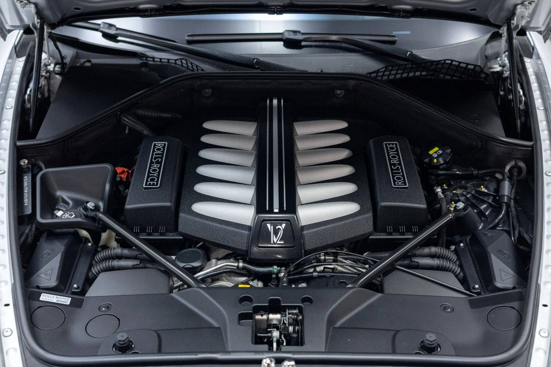 mph049_1669567310_Used_2015_Rolls_Royce_Ghost_1760219601_3b92224550