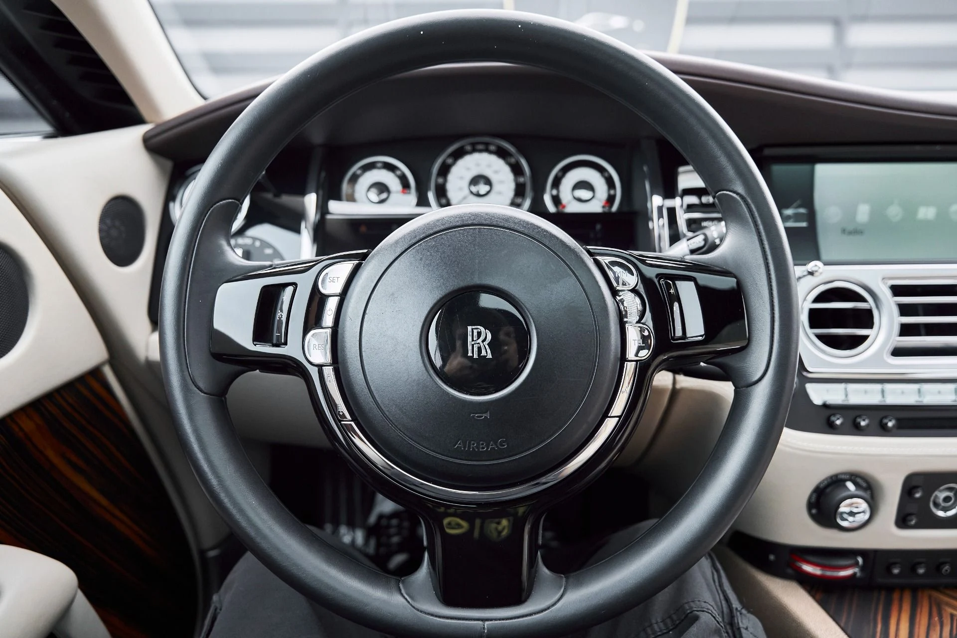 mph049_1674368735_Used_2014_Rolls_Royce_Wraith_Base_1767151031_4a29ed1b91