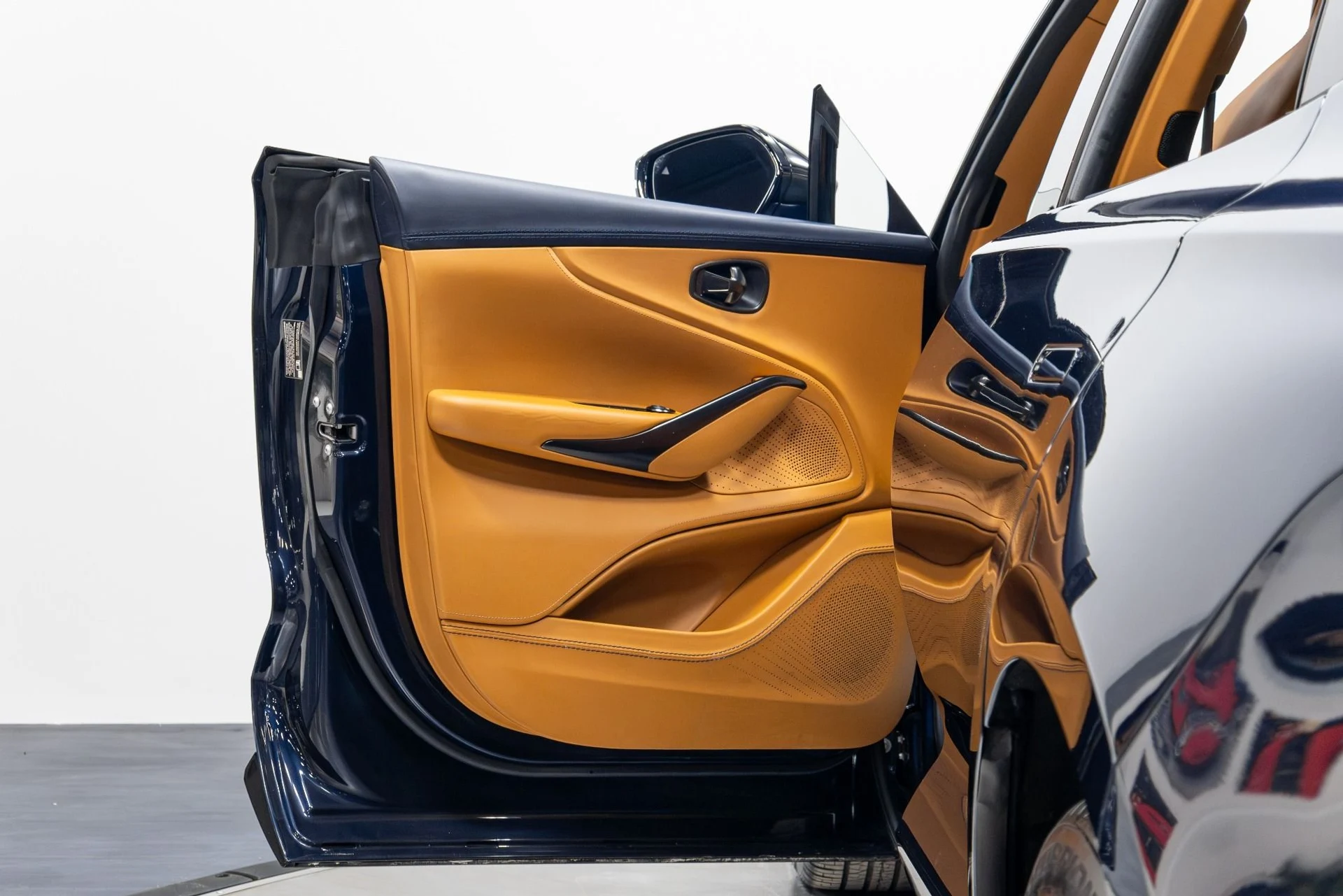 mph049_1674570938_Used_2021_Aston_Martin_DBX_1770236686_1c36769134