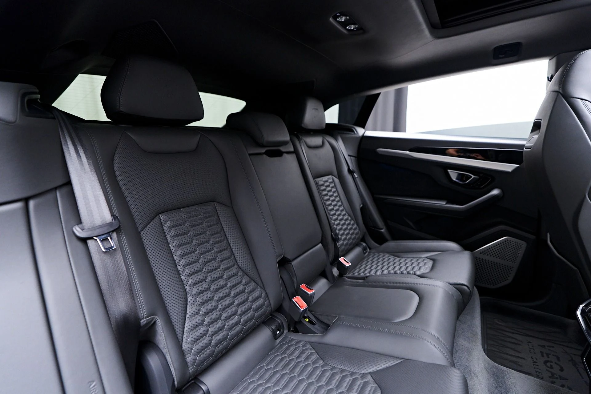 mph049_168327868_Used_2020_Lamborghini_Urus_Base_1754965756_ddd2688f24