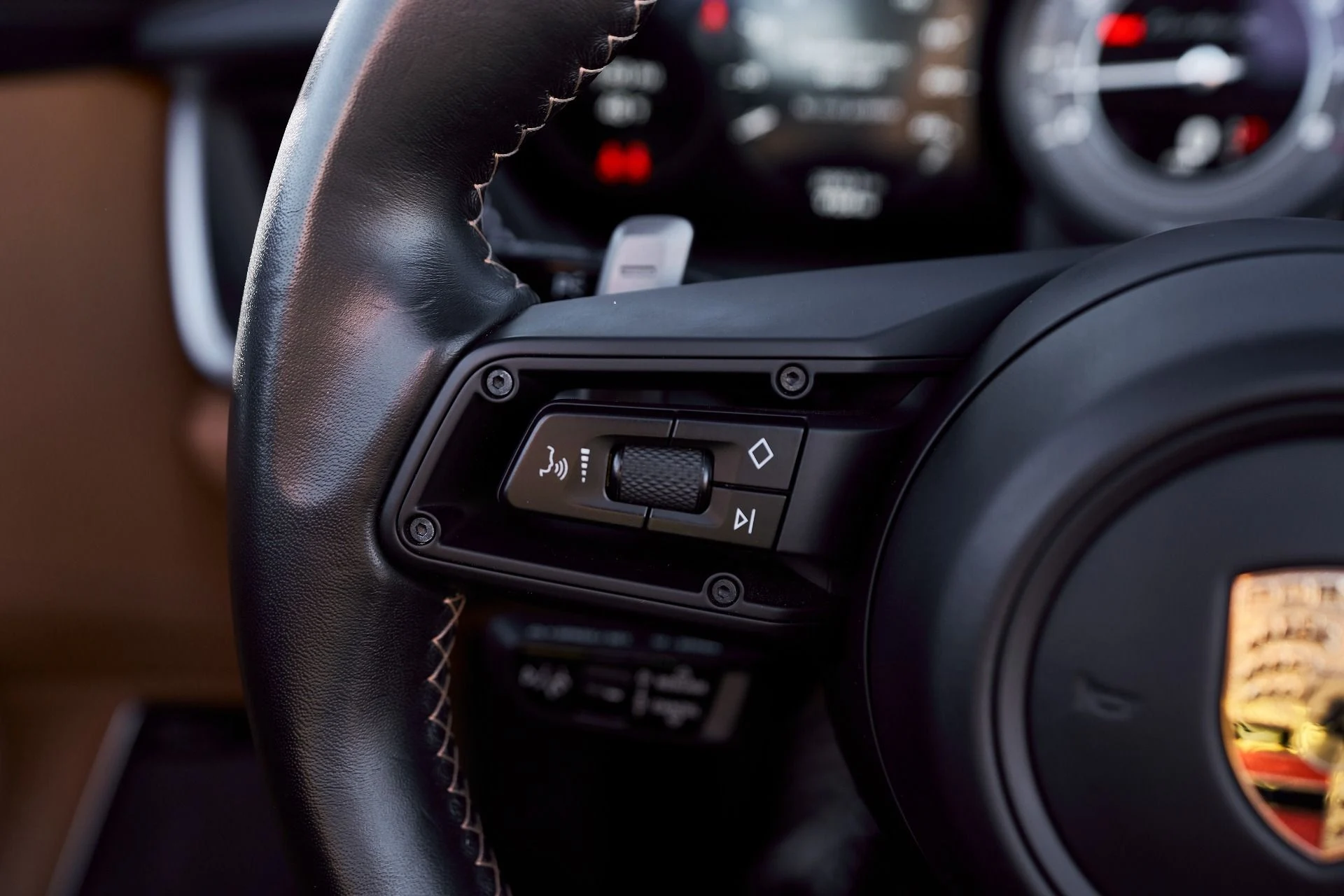 mph049_1692025986_Used_2023_Porsche_911_Turbo_S_1764903209_dbc1747c8b