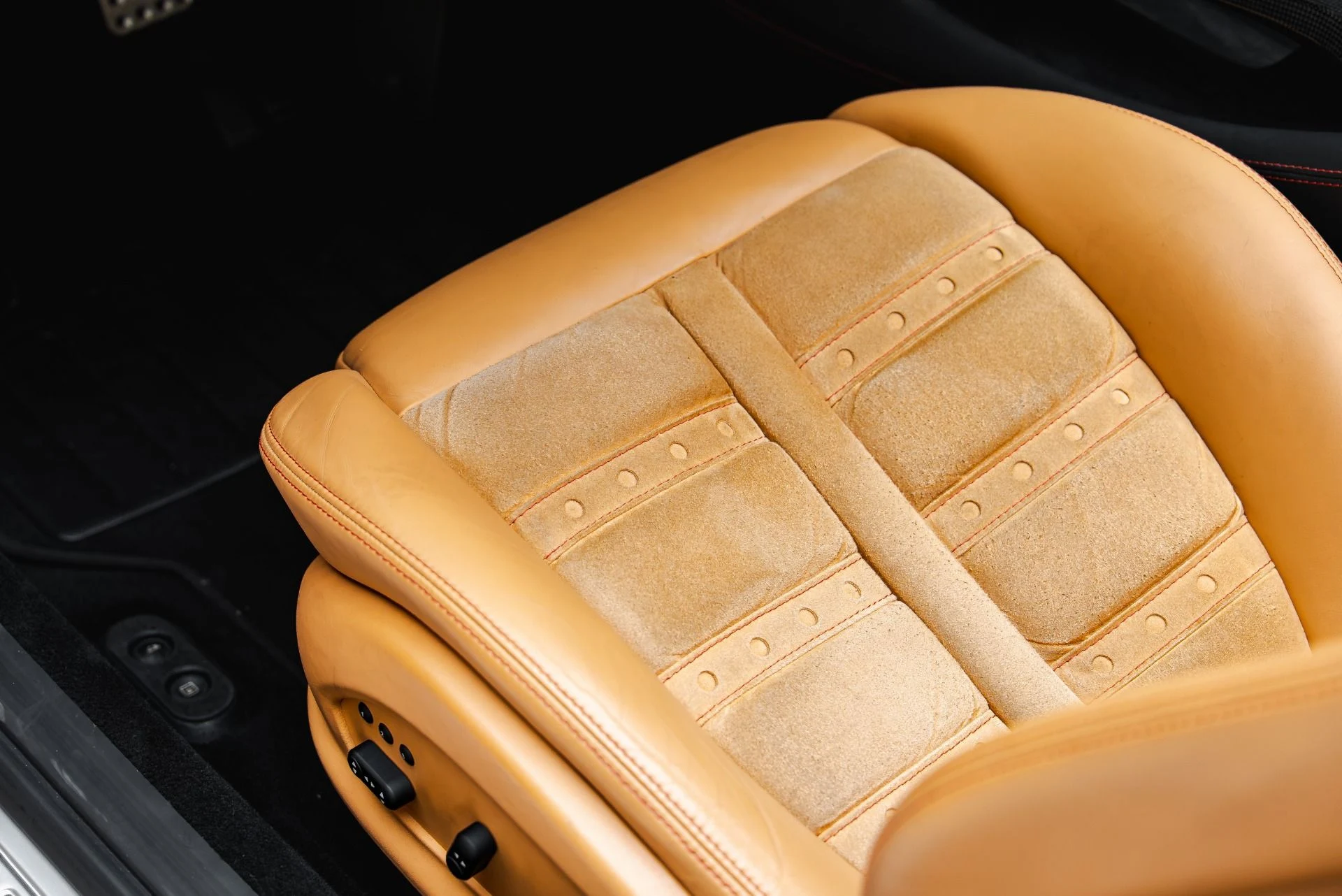 mph049_1692472420_Used_2011_Ferrari_California_1793140912_9fed30e05f
