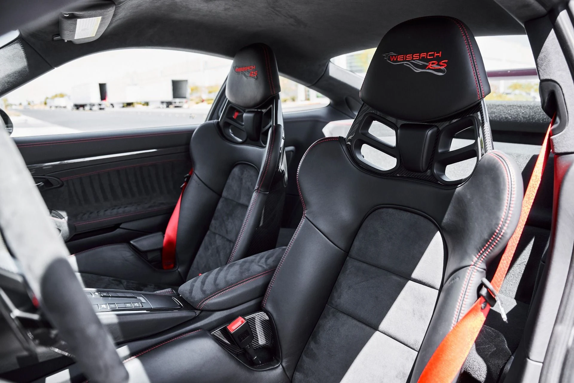 mph049_1702338896_Used_2018_Porsche_911_GT_2_RS_1778880972_d0661aecb7