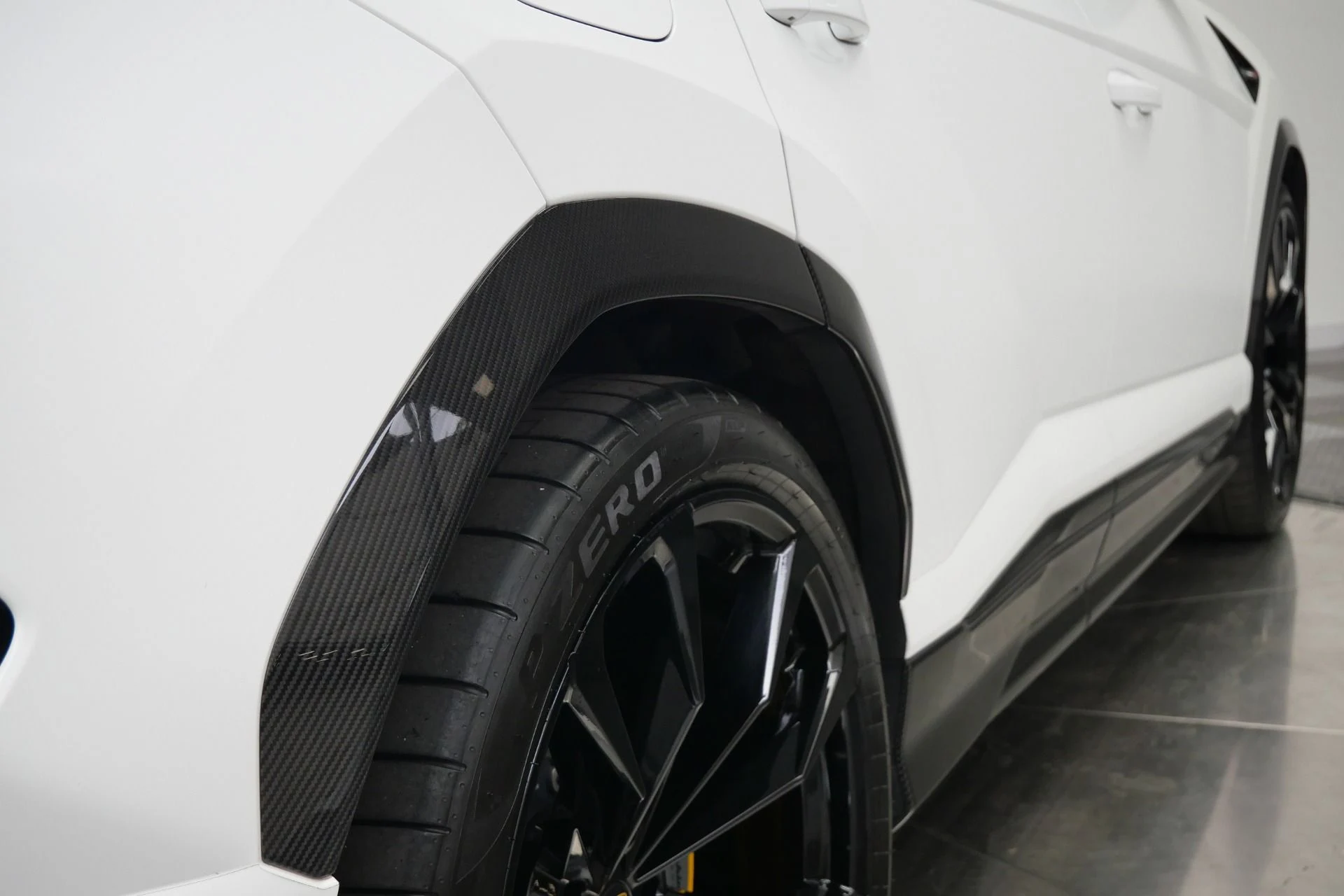 mph049_1714402897_Used_2021_Lamborghini_Urus_Carbon_Fiber_Packs_Inside_and_Out_23_Inch_Wheels_1775930480_c2e589649e