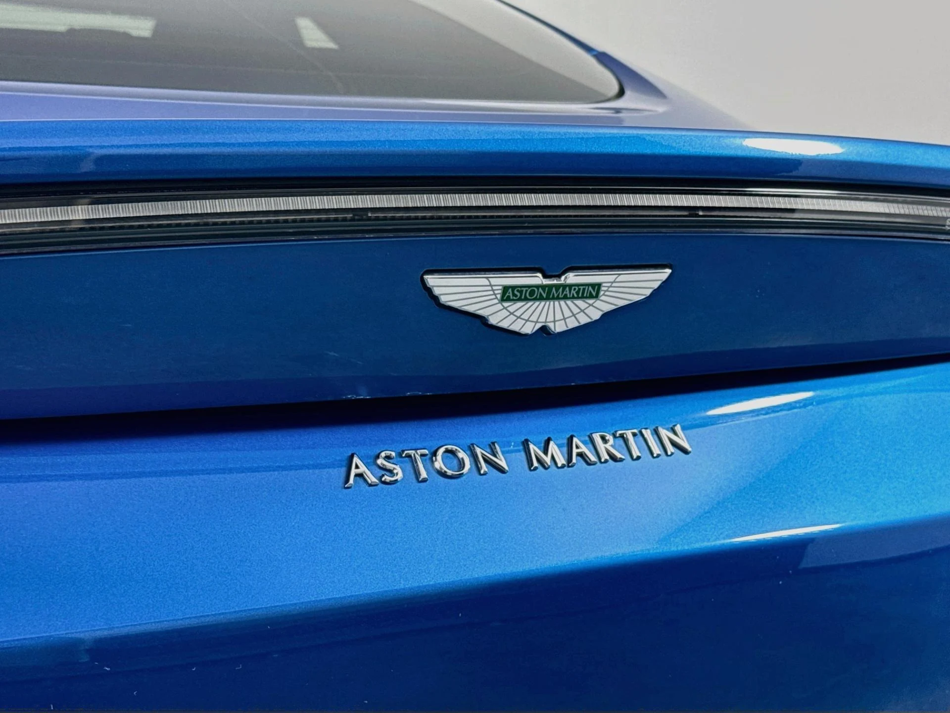 mph049_1714920163_Used_2020_Aston_Martin_Vantage_1791218648_9a878a16f9