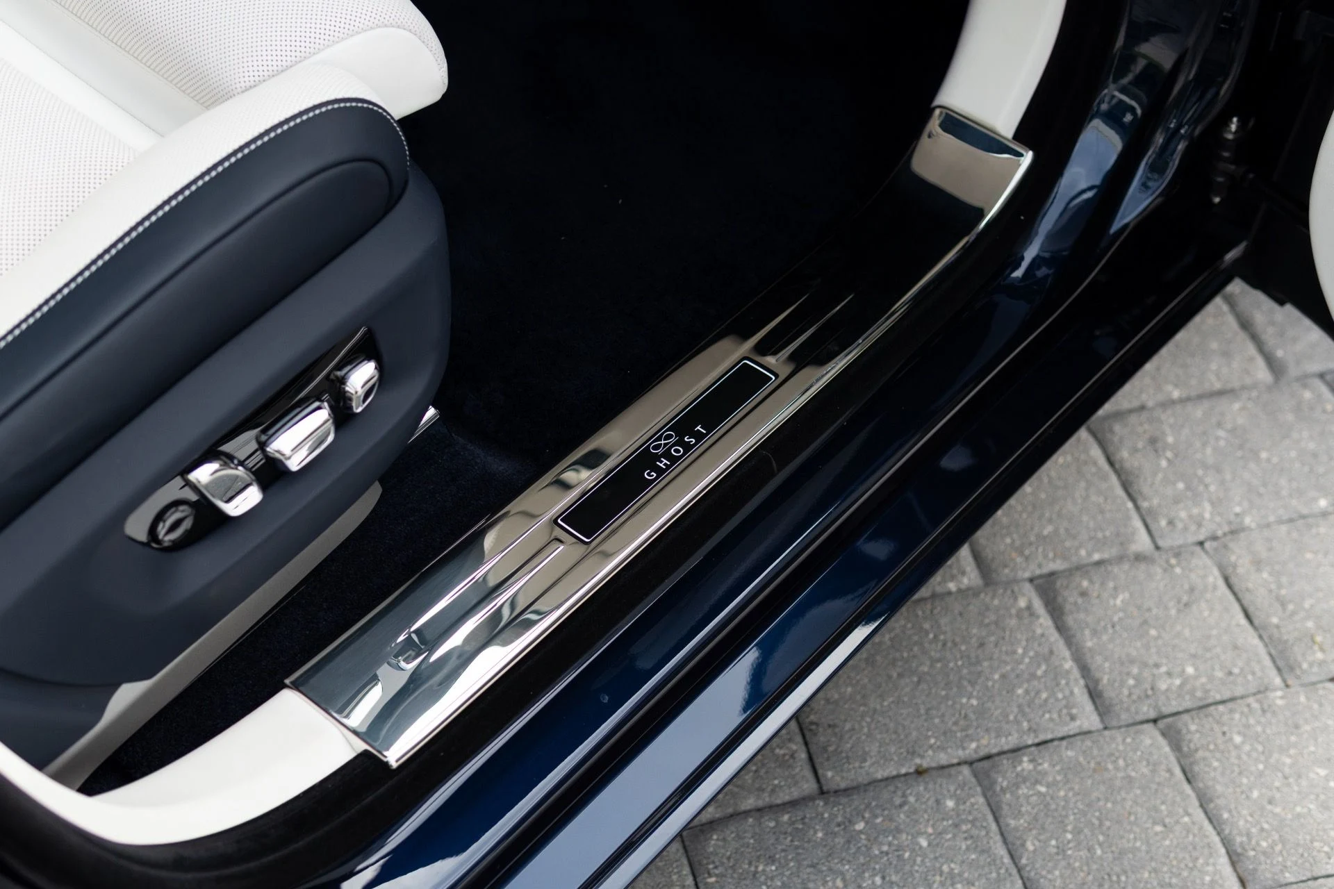 mph049_1714969593_Used_2023_Rolls_Royce_Black_Badge_Ghost_1765569637_251c0609f8