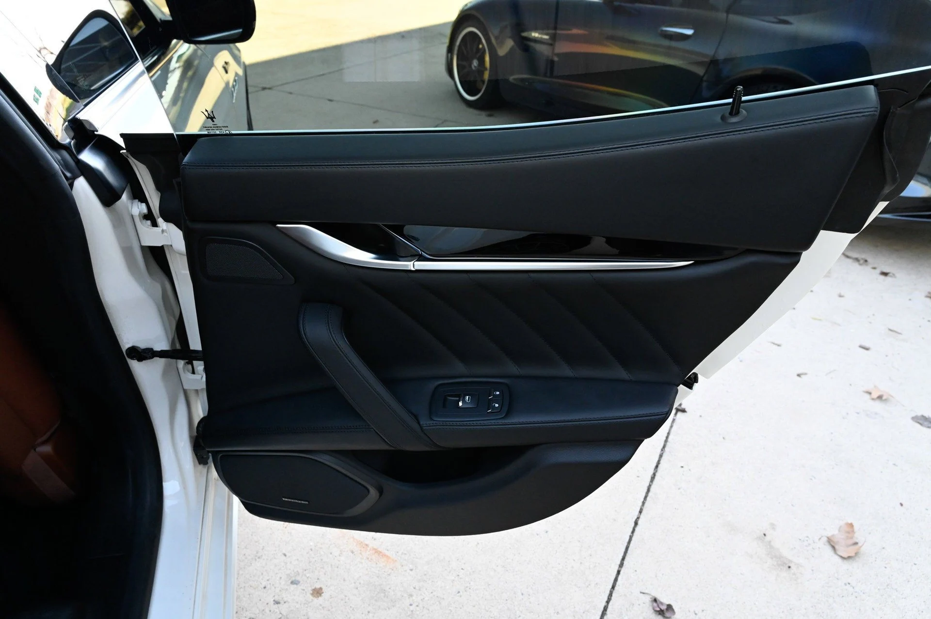 mph049_1759122423_1e882ac70d29404e8cd9558de797918f_9f3191cde2