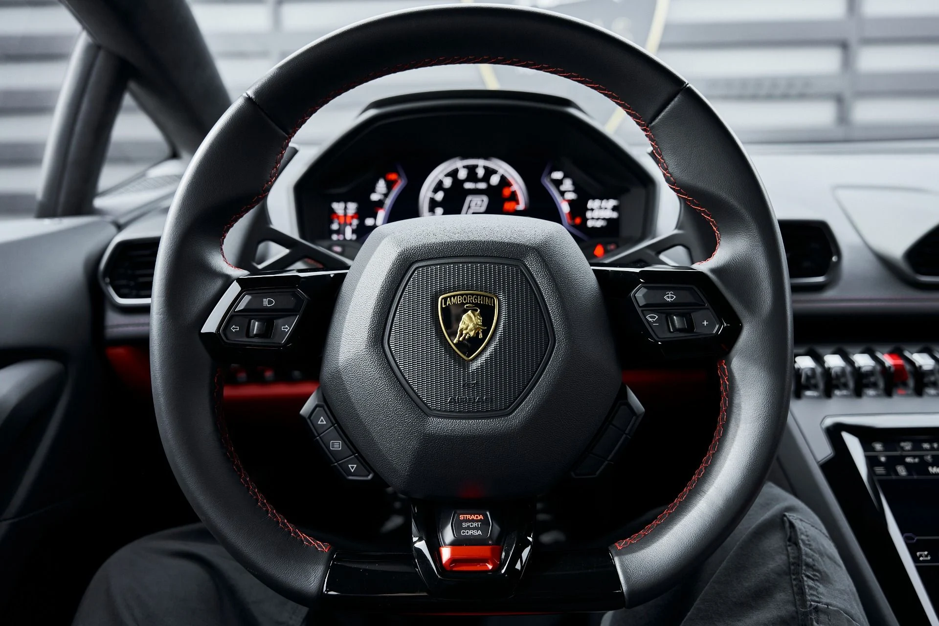 mph049_177613031_Used_2023_Lamborghini_Huracan_EVO_Base_1769049084_eda7839071