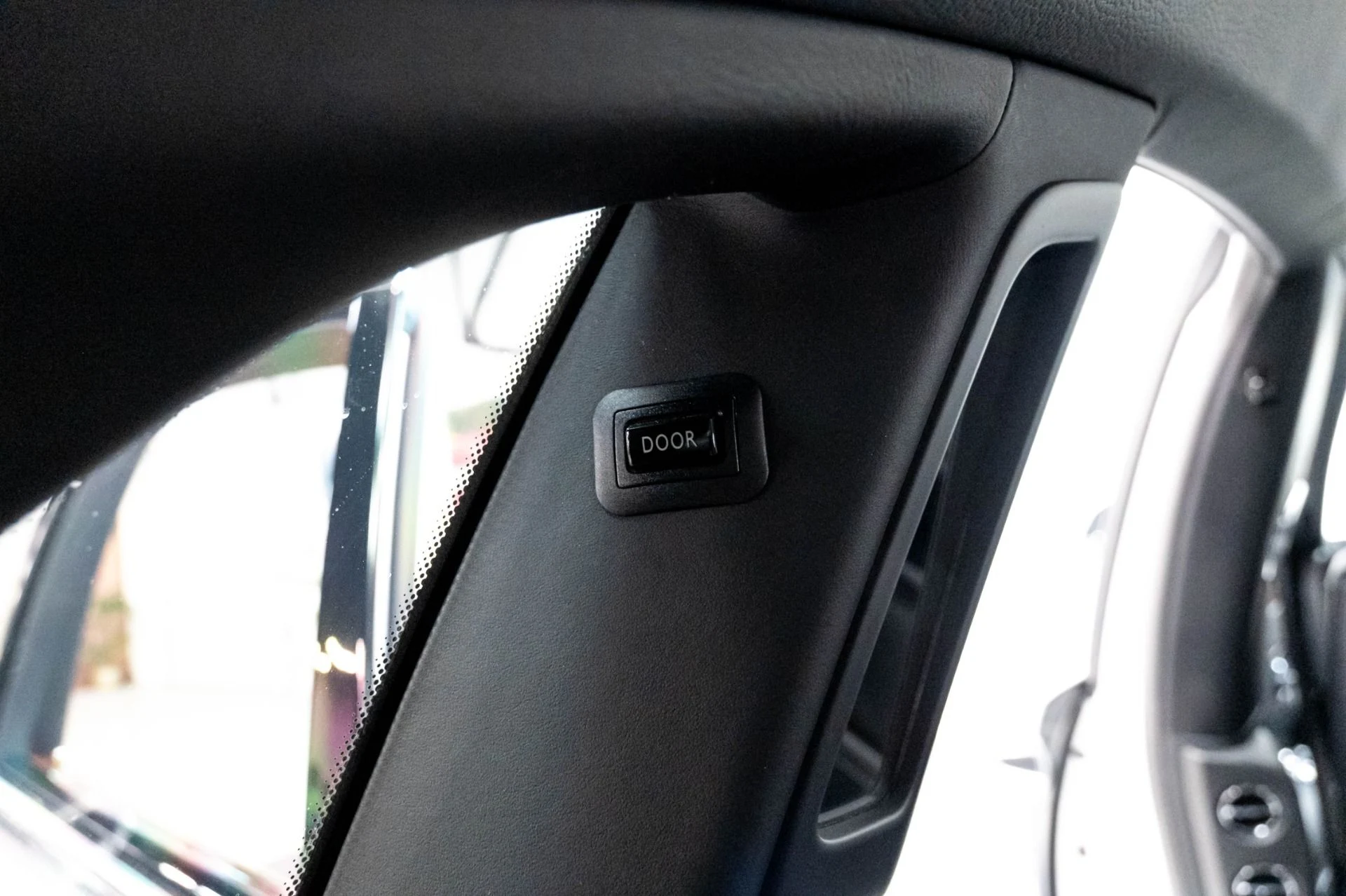 mph049_1801216281_Used_2012_Rolls_Royce_Ghost_1778014944_409a1418d0