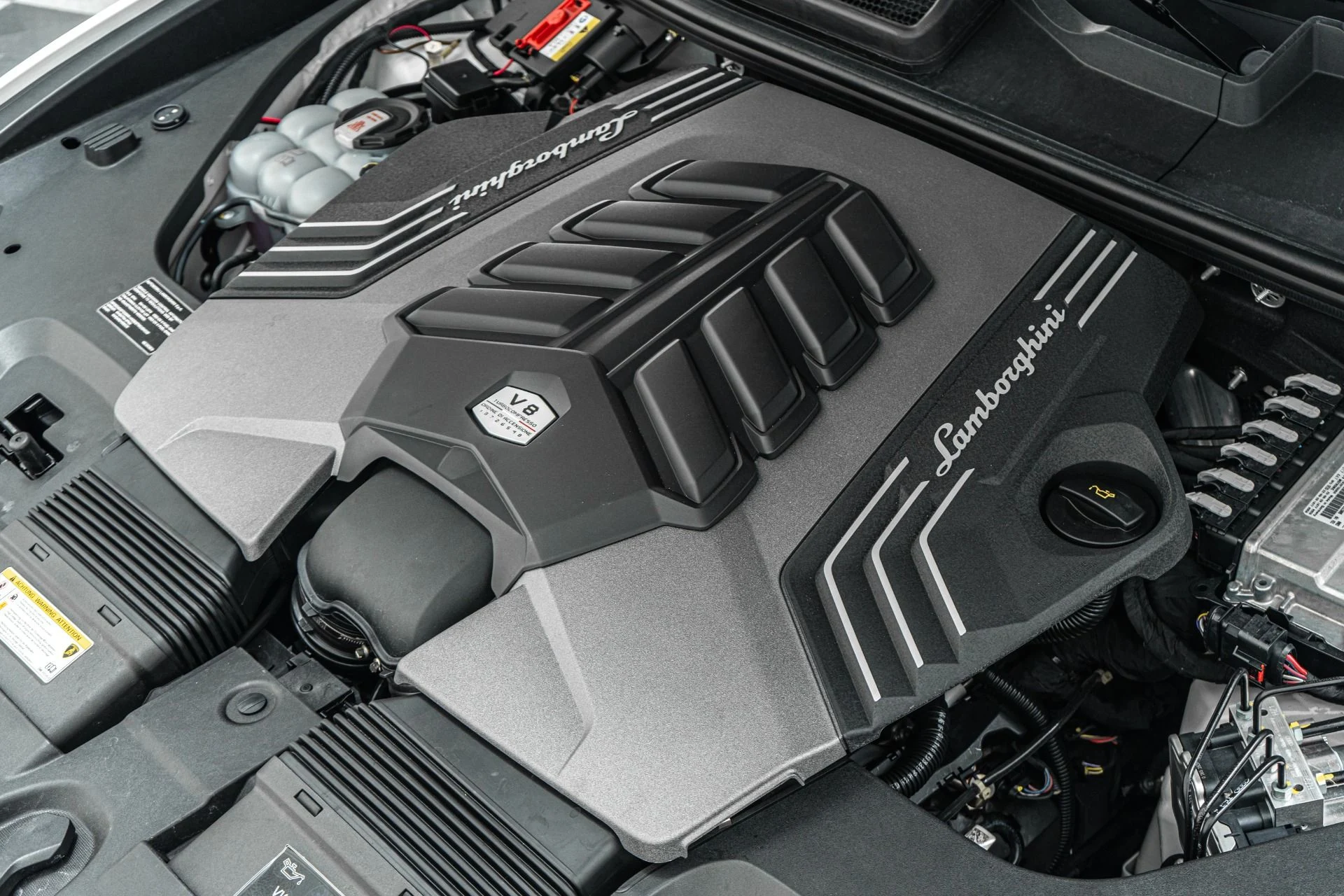 mph049_1807238708_Used_2022_Lamborghini_Urus_1778007764_7b601c4fe6