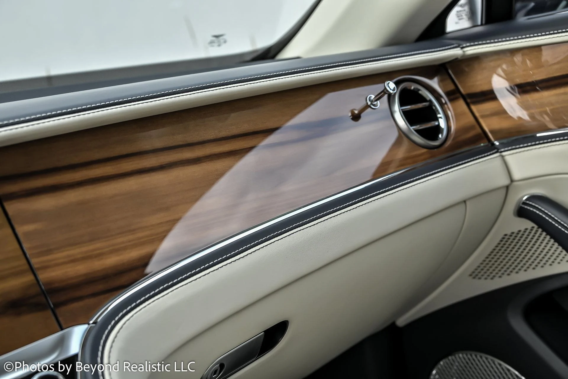 mph049_1811795990_Used_2022_Bentley_Flying_Spur_W12_1761810956_630ffc7896