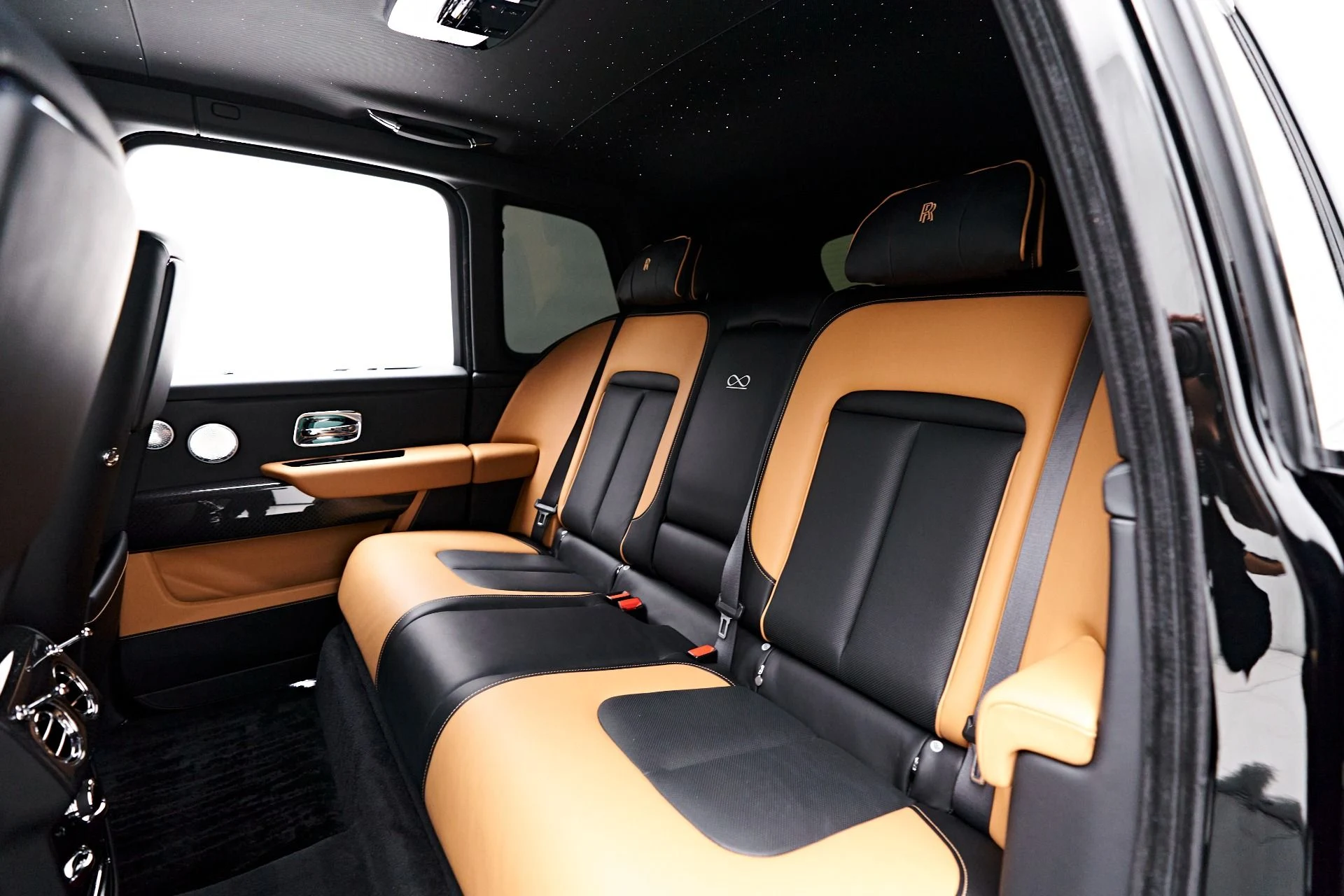 mph049_1818513463_Used_2022_Rolls_Royce_Cullinan_Base_1679686724_4f8cb7f596