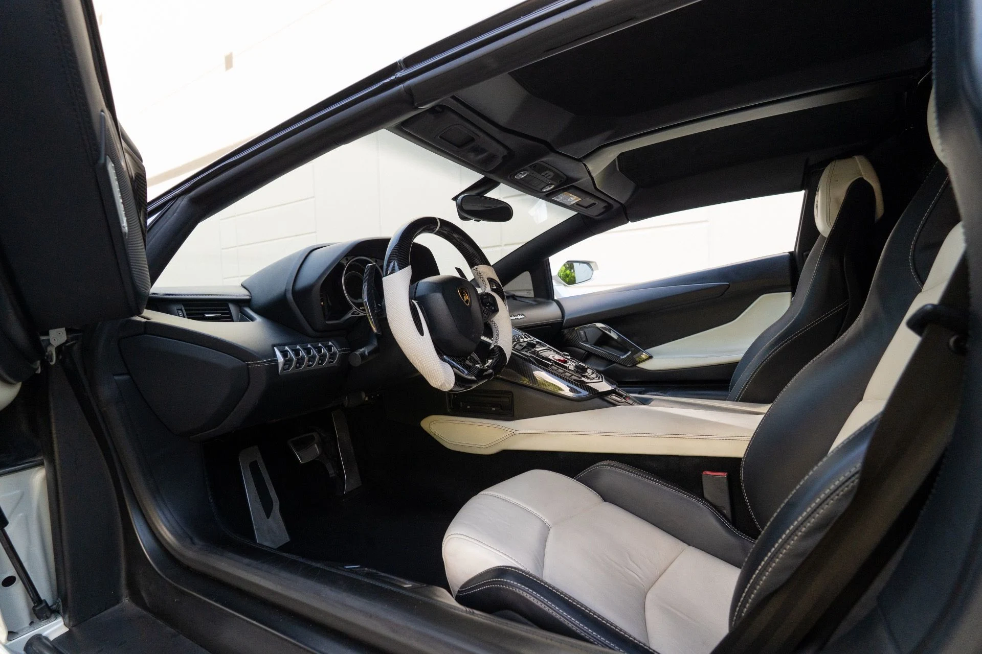 mph049_1835625408_Used_2015_Lamborghini_Aventador_LP_700_4_1755636746_a11638f2f3