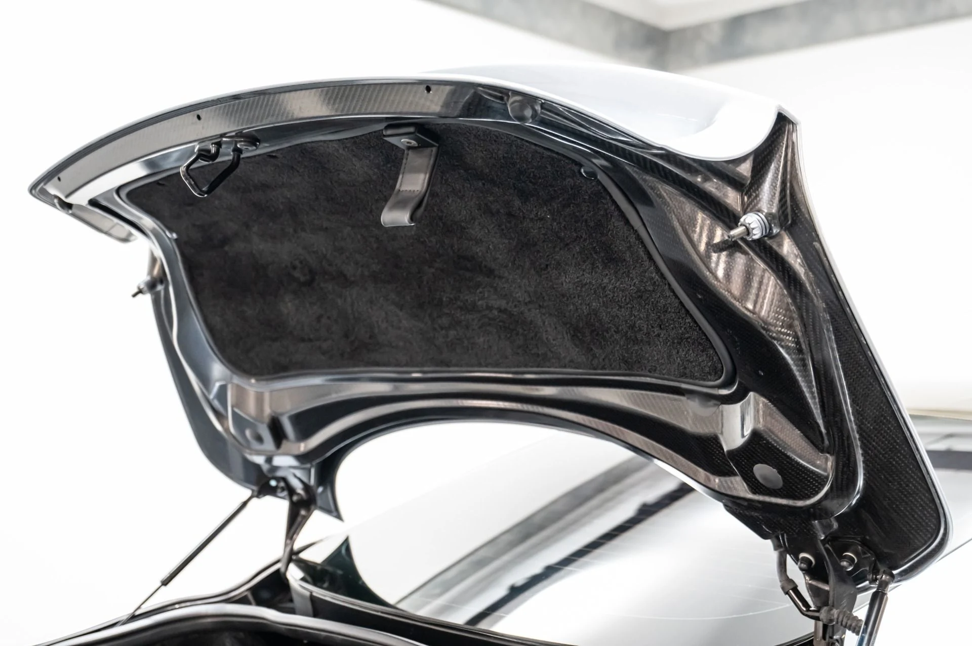 mph049_1858237342_Used_2014_Aston_Martin_Vanquish_V12_1729699077_4910328065