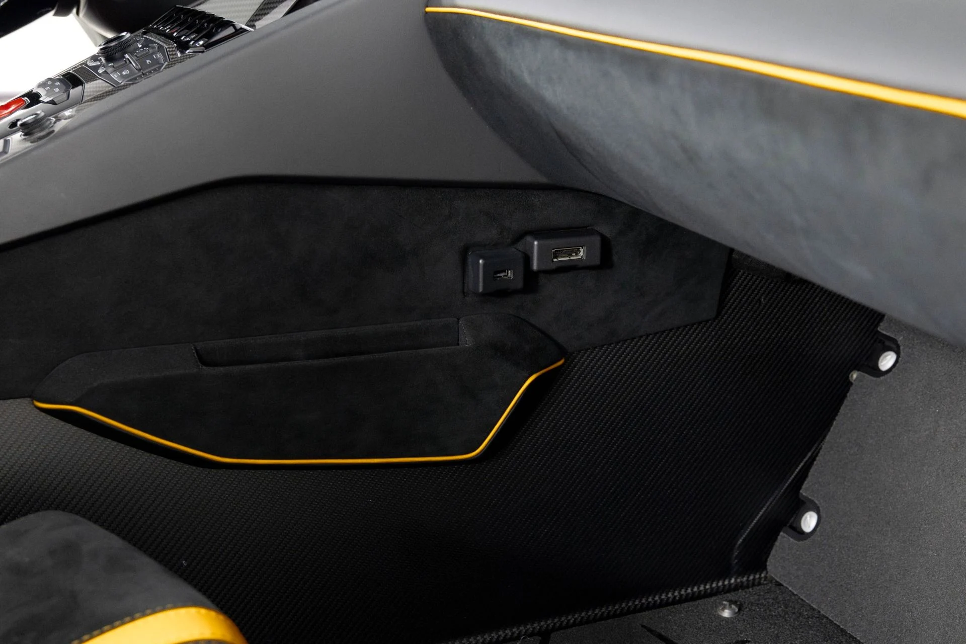 mph049_1864582699_Used_2020_Lamborghini_Aventador_SVJ_1759430141_59747273ce