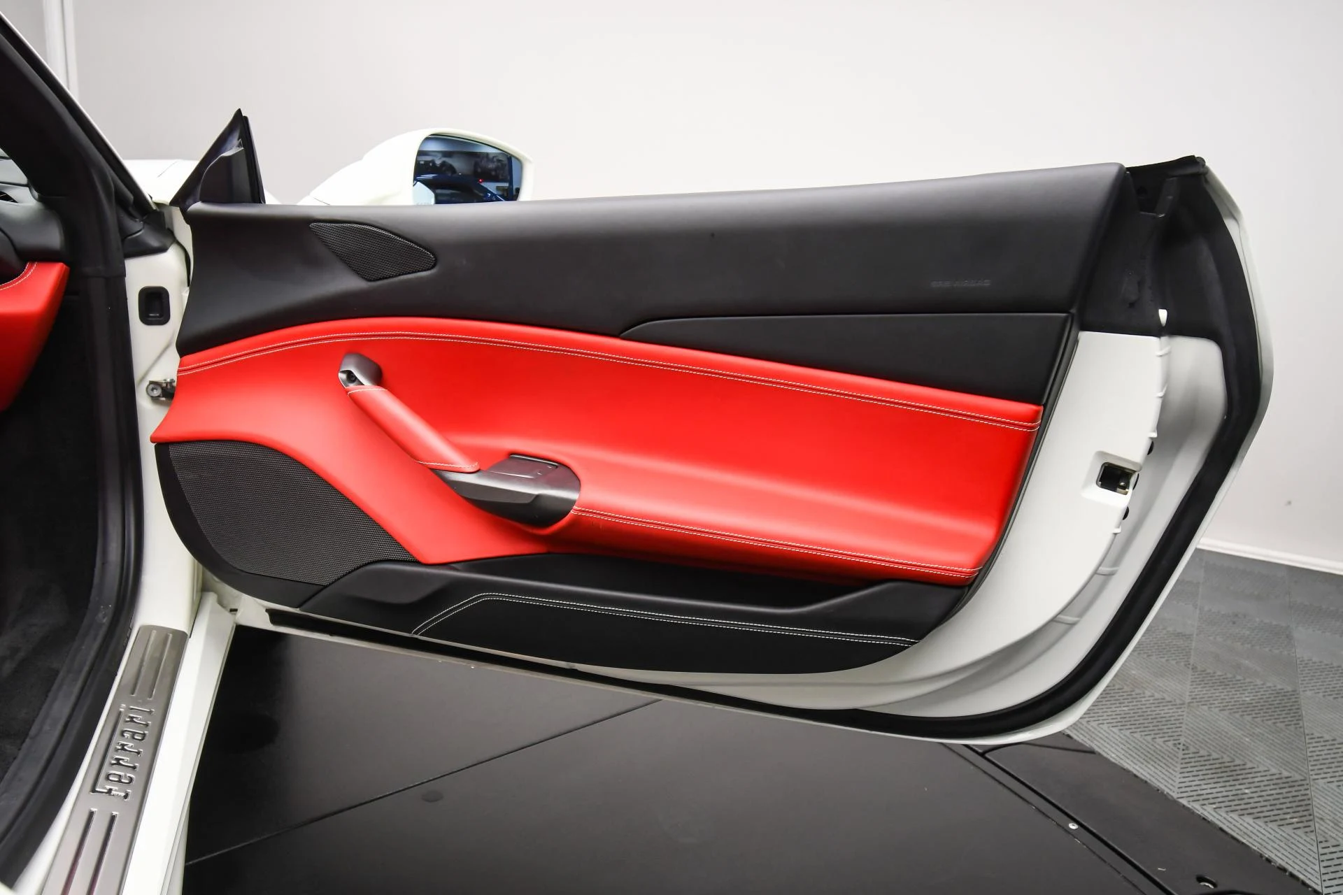 mph049_188243143_Used_2016_Ferrari_488_Spider_1750234954_7ce614ac58