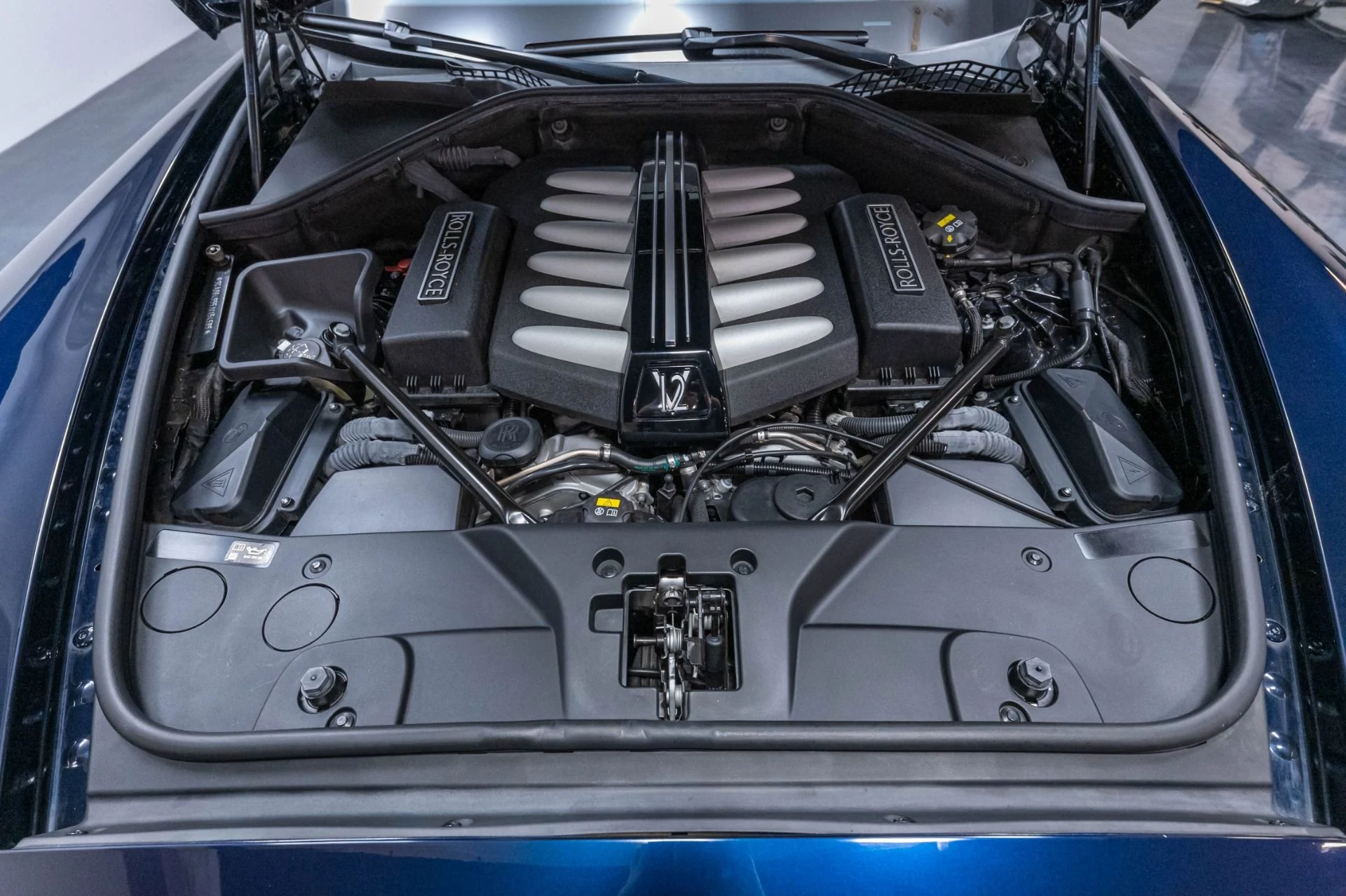 mph049_1884769301_Used_2018_Rolls_Royce_Ghost_Base_1786492649_d749348348