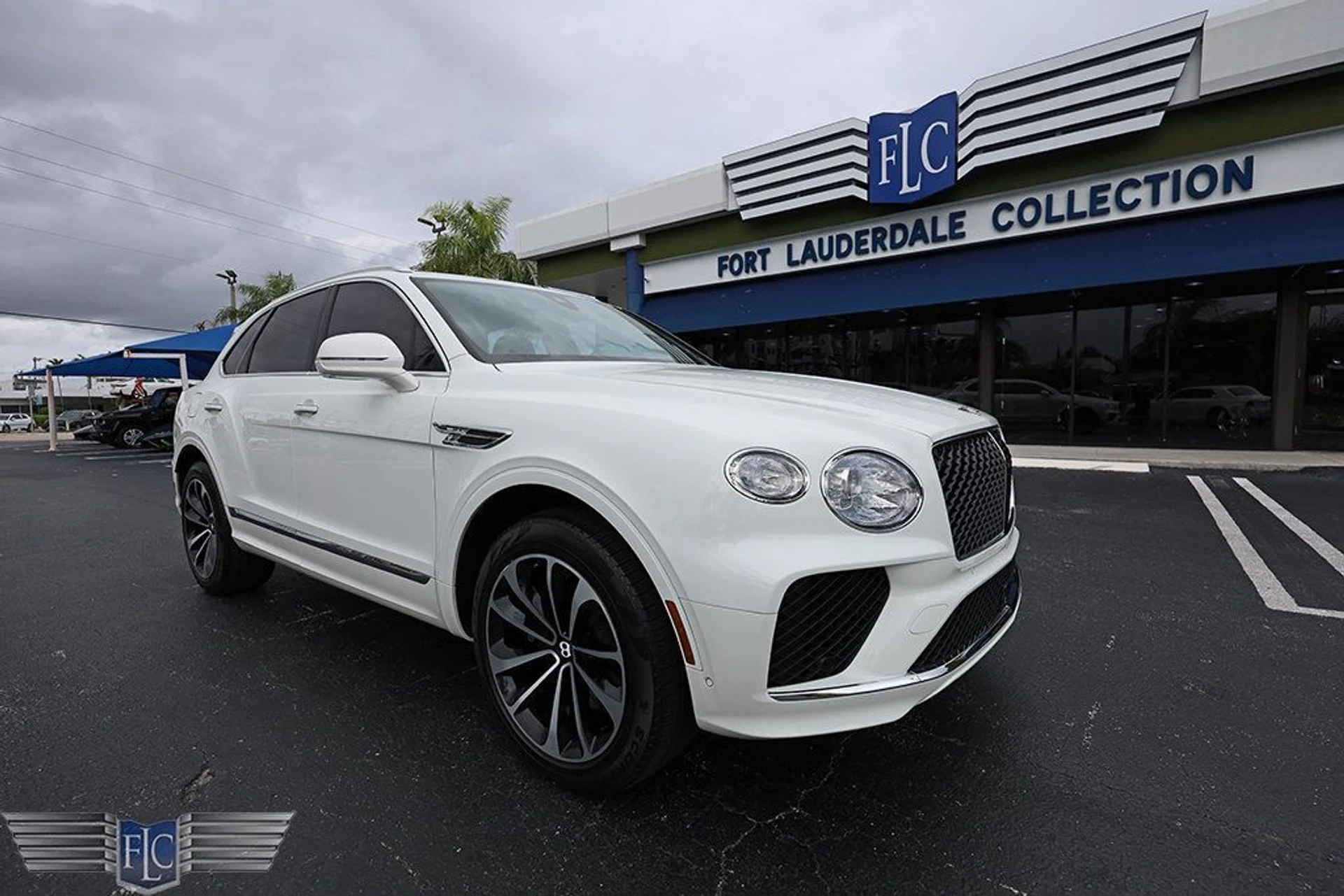 mph049_189106179_used_2024_bentley_bentayga_6305_22998003_50_1024_d315e33a85