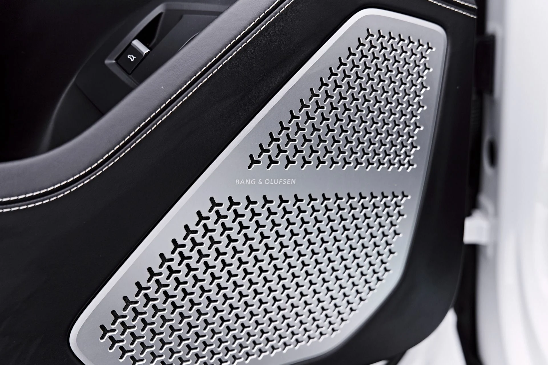 mph049_1910609536_Used_2021_Lamborghini_Urus_1787967134_42e441908f